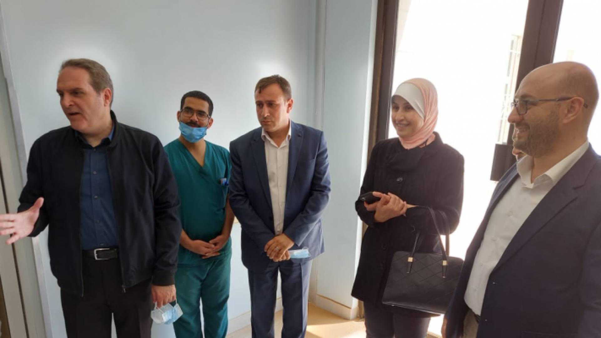 وزير الصحة خلال تفقده مستشفى الرويشد الحكومي