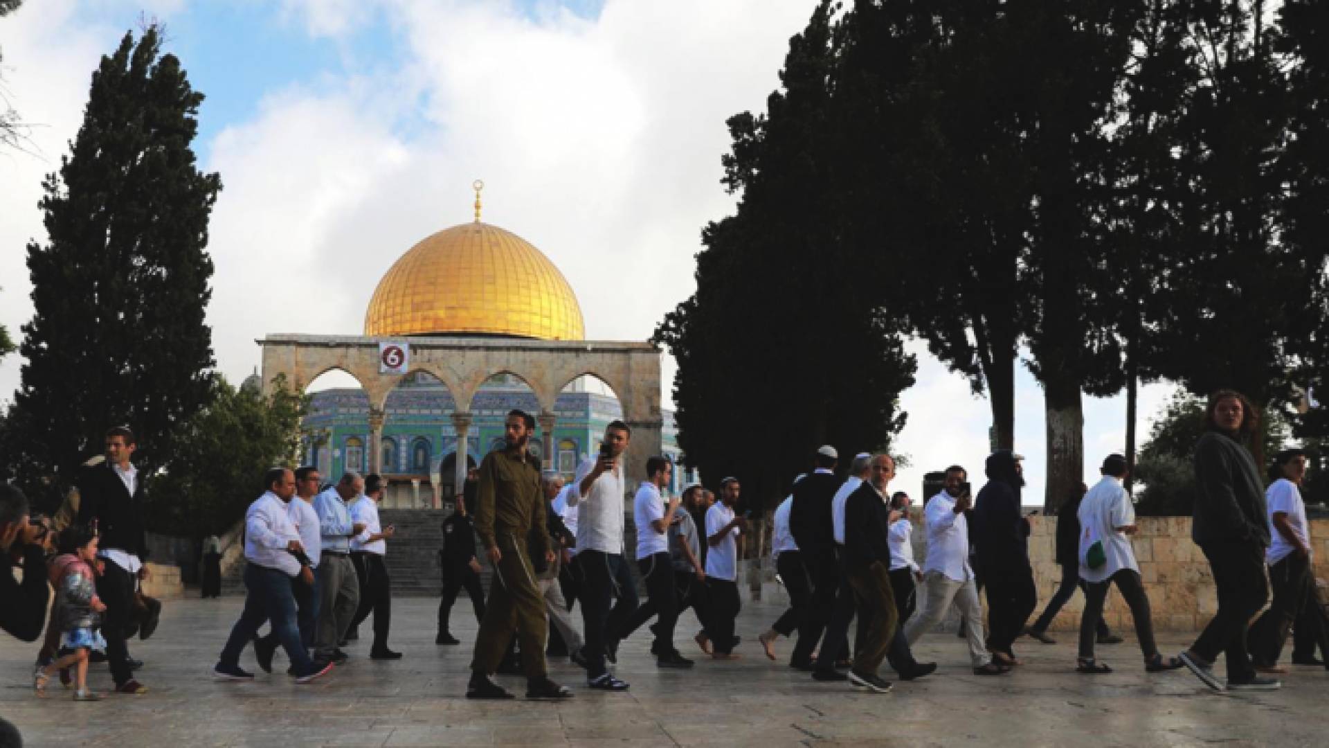 مستوطنون يقتحمون المسجد الأقصى