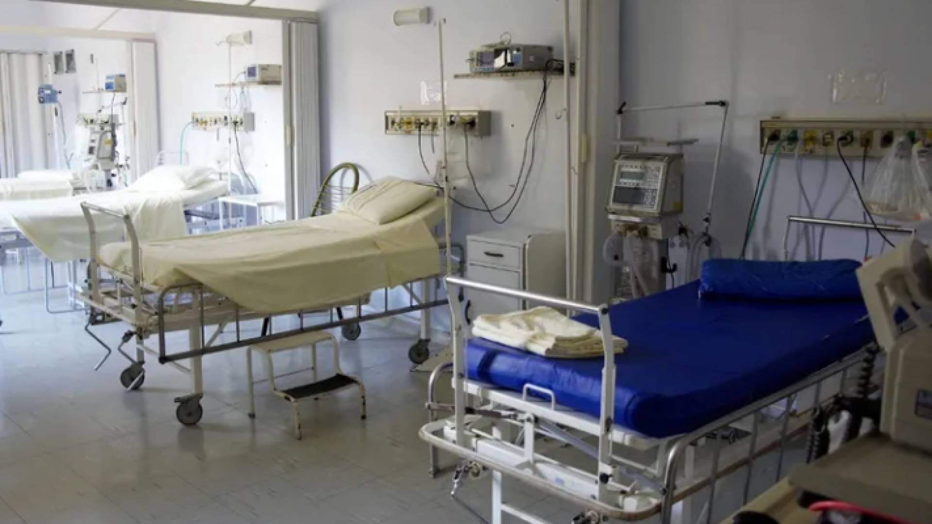 أسرة داخل مستشفى - ارشيفية