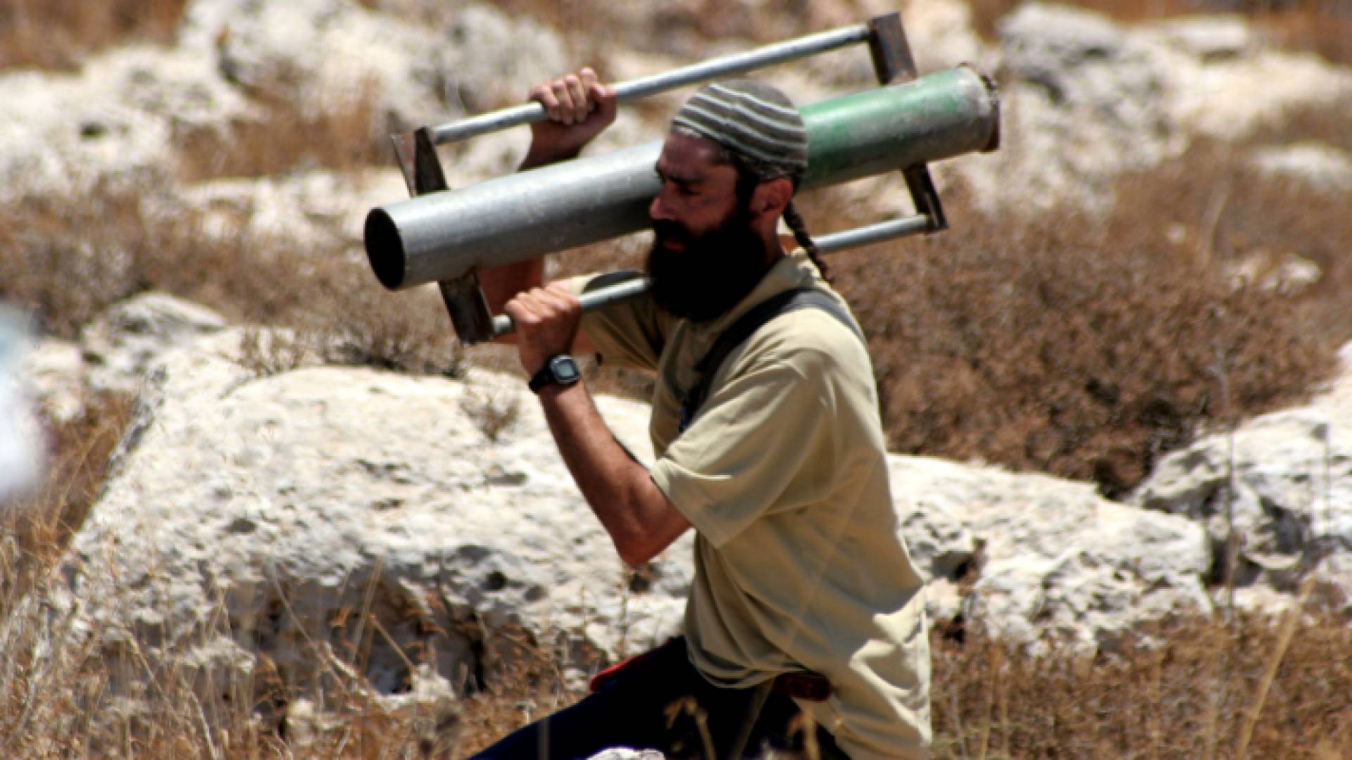 مستوطن مسلح