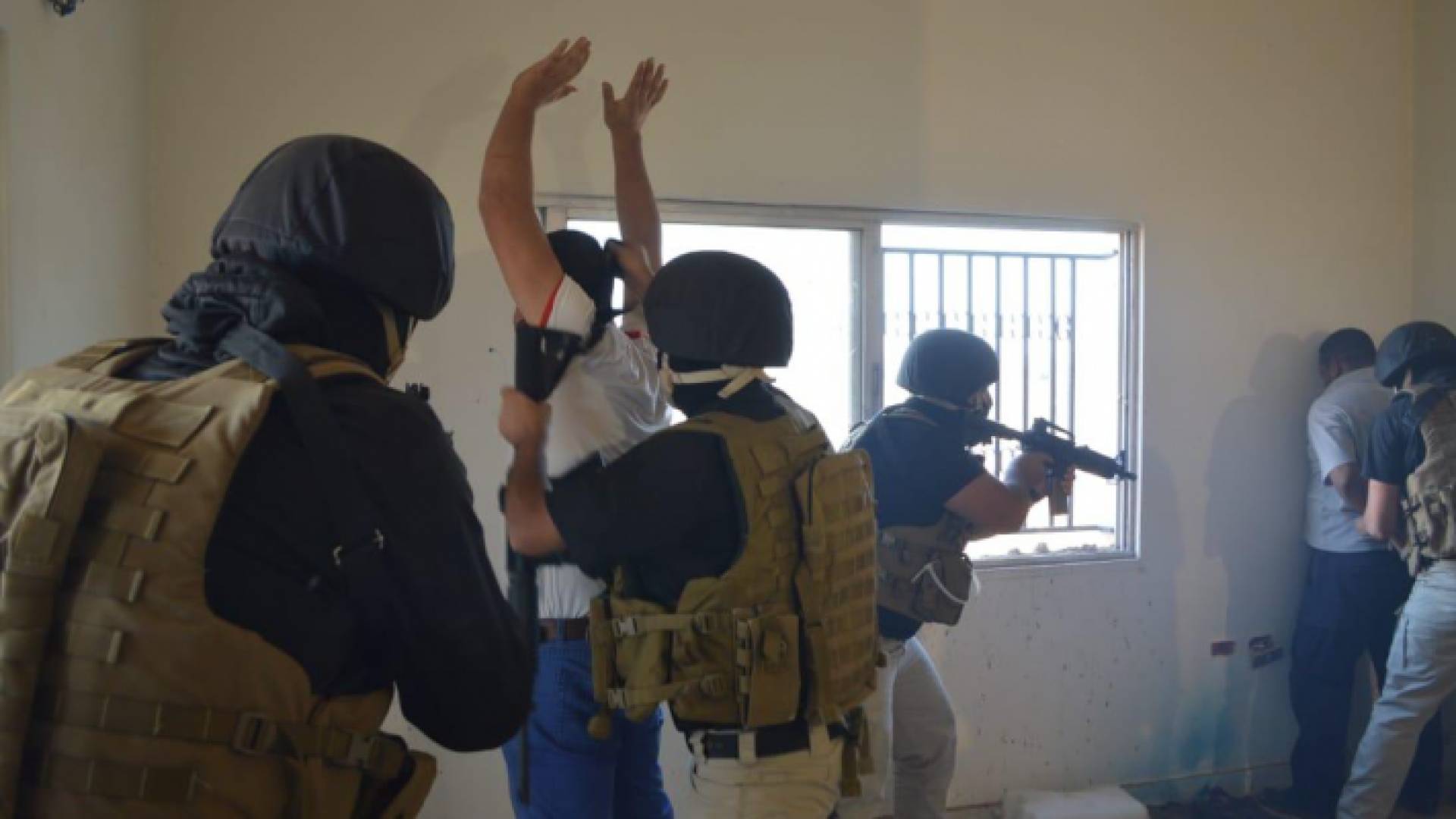 القبض على تجار مخدرات - ارشيفية