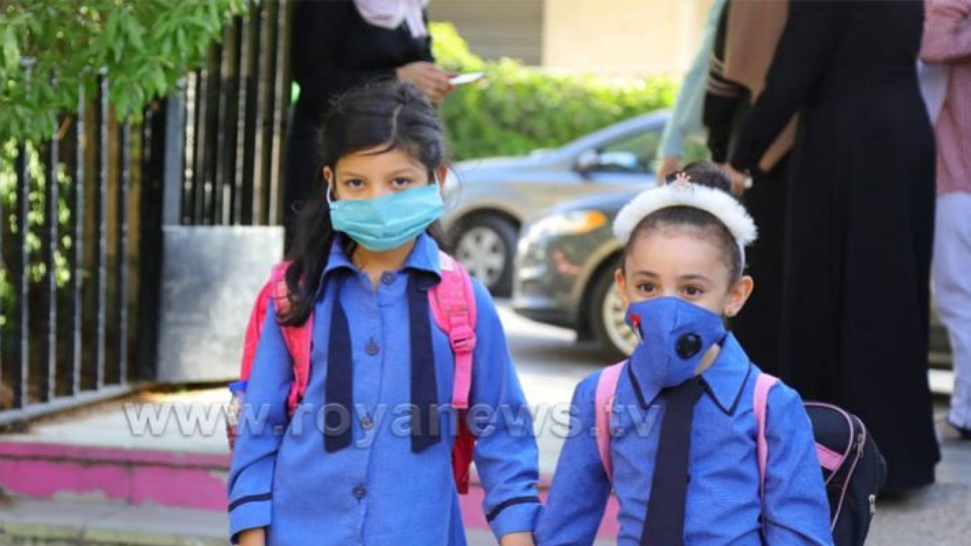 طالبات في المرحلة الابتدائية أثناء الطابور الصباحي