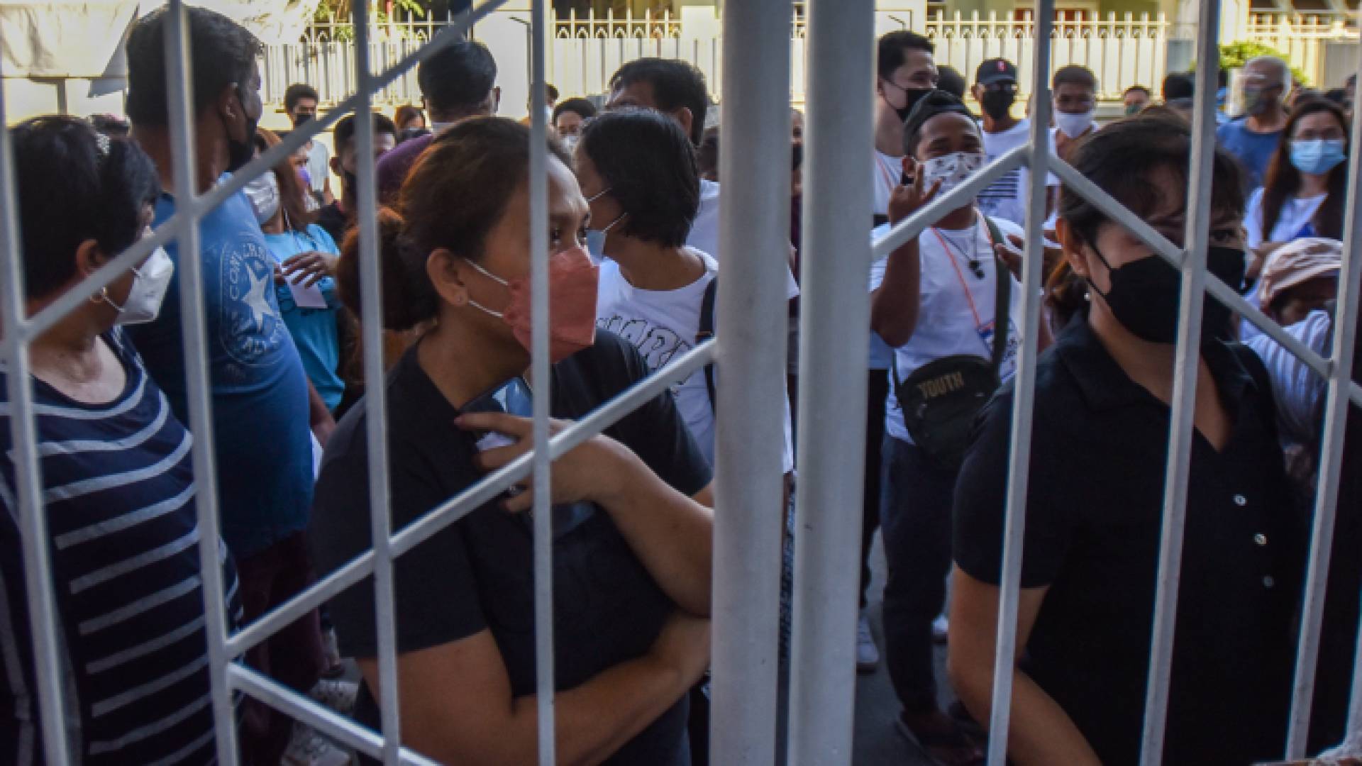 الفيليبينيون يدلون بأصواتهم لانتخاب رئيس جديد