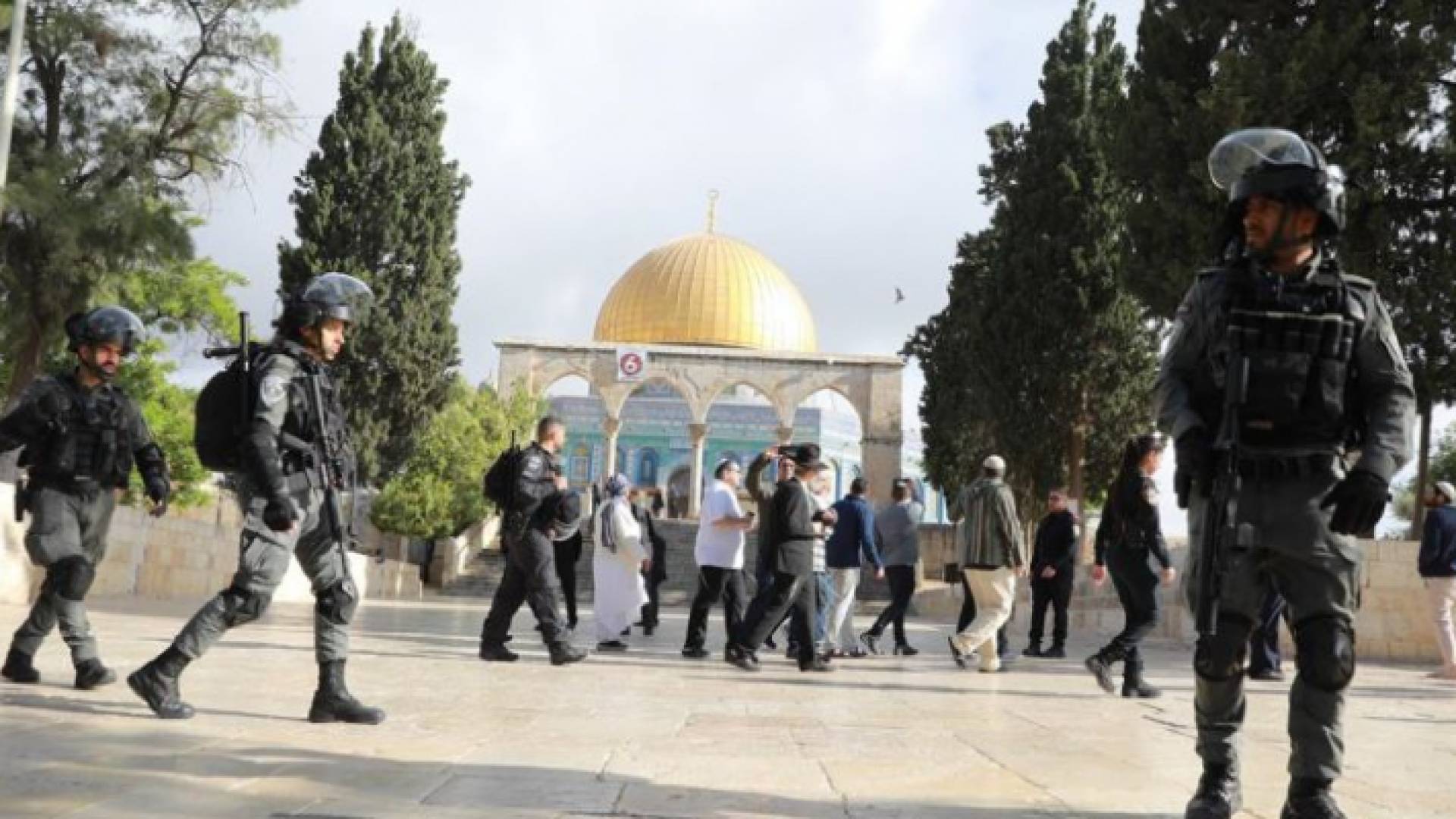 مستوطنون يقتحمون المسجد الأقصى
