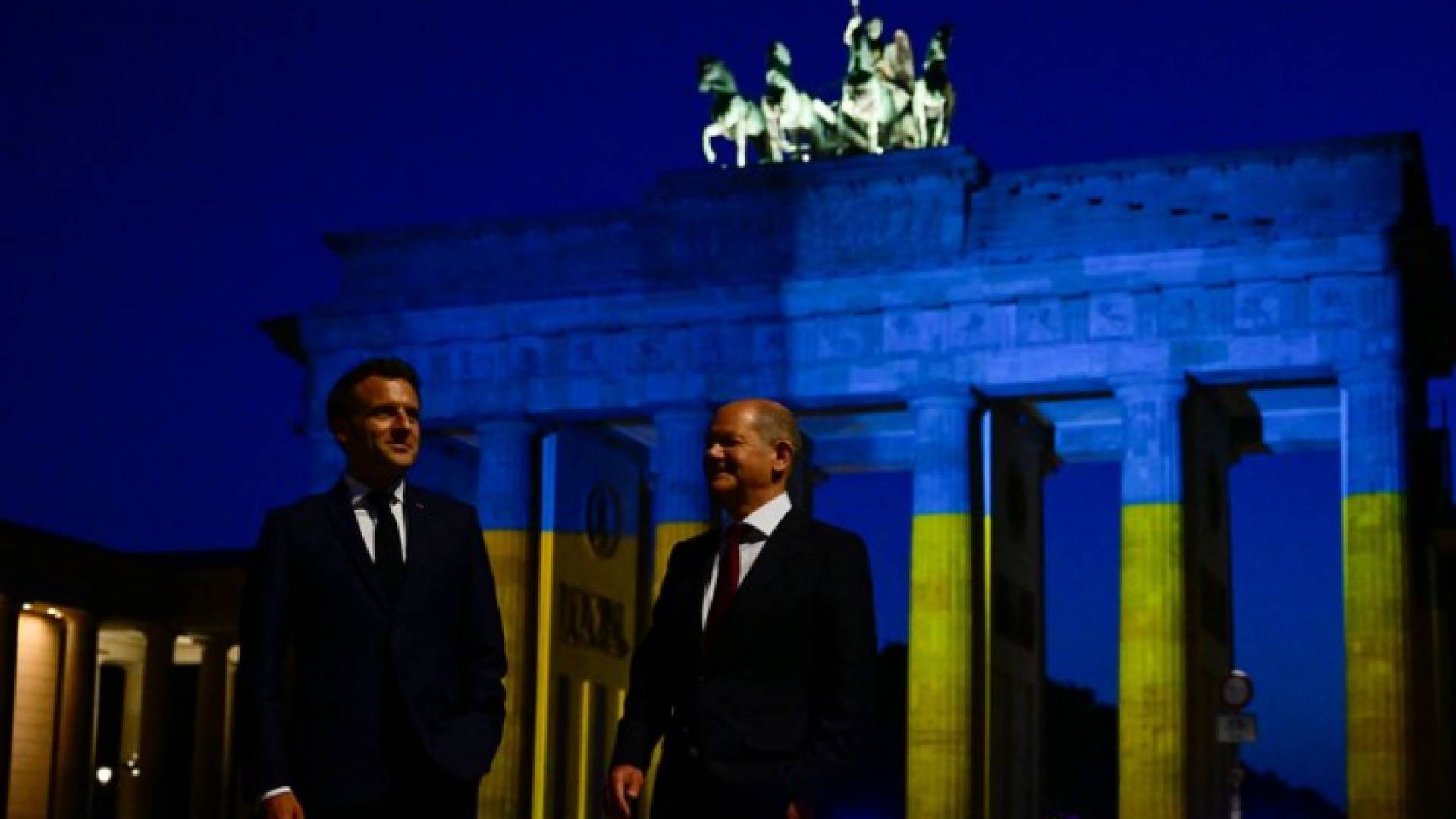 الرئيس الفرنسي إيمانويل ماكرون والمستشار الألماني أولاف شولتز