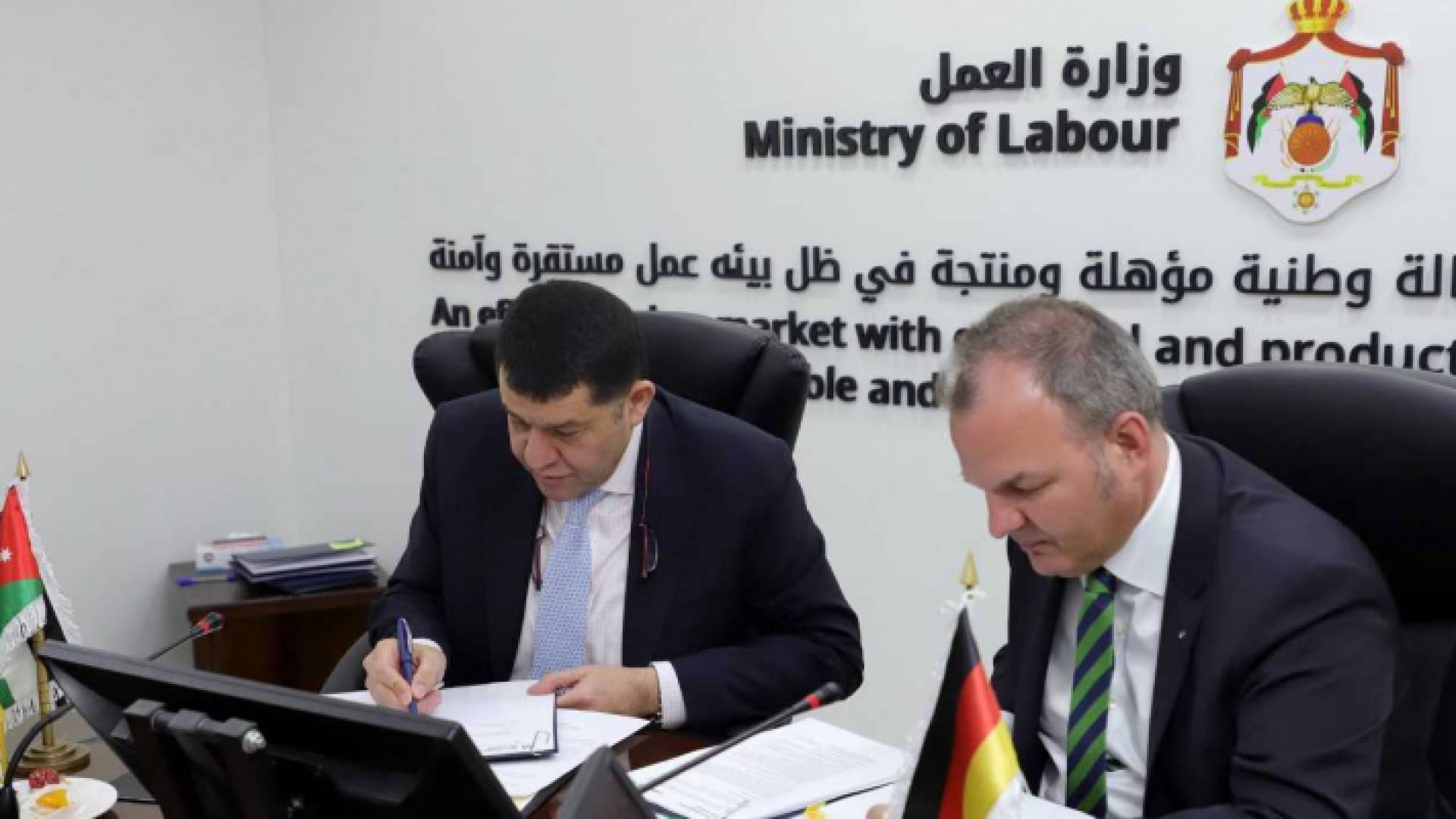 خلال توقيع الاتفاقية