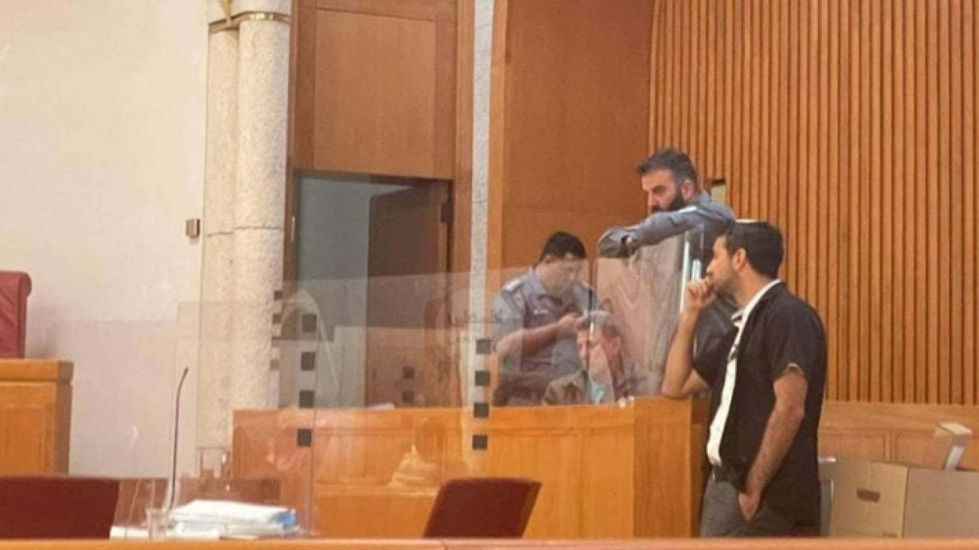 الأسير نائل البرغوثي داخل المحكمة