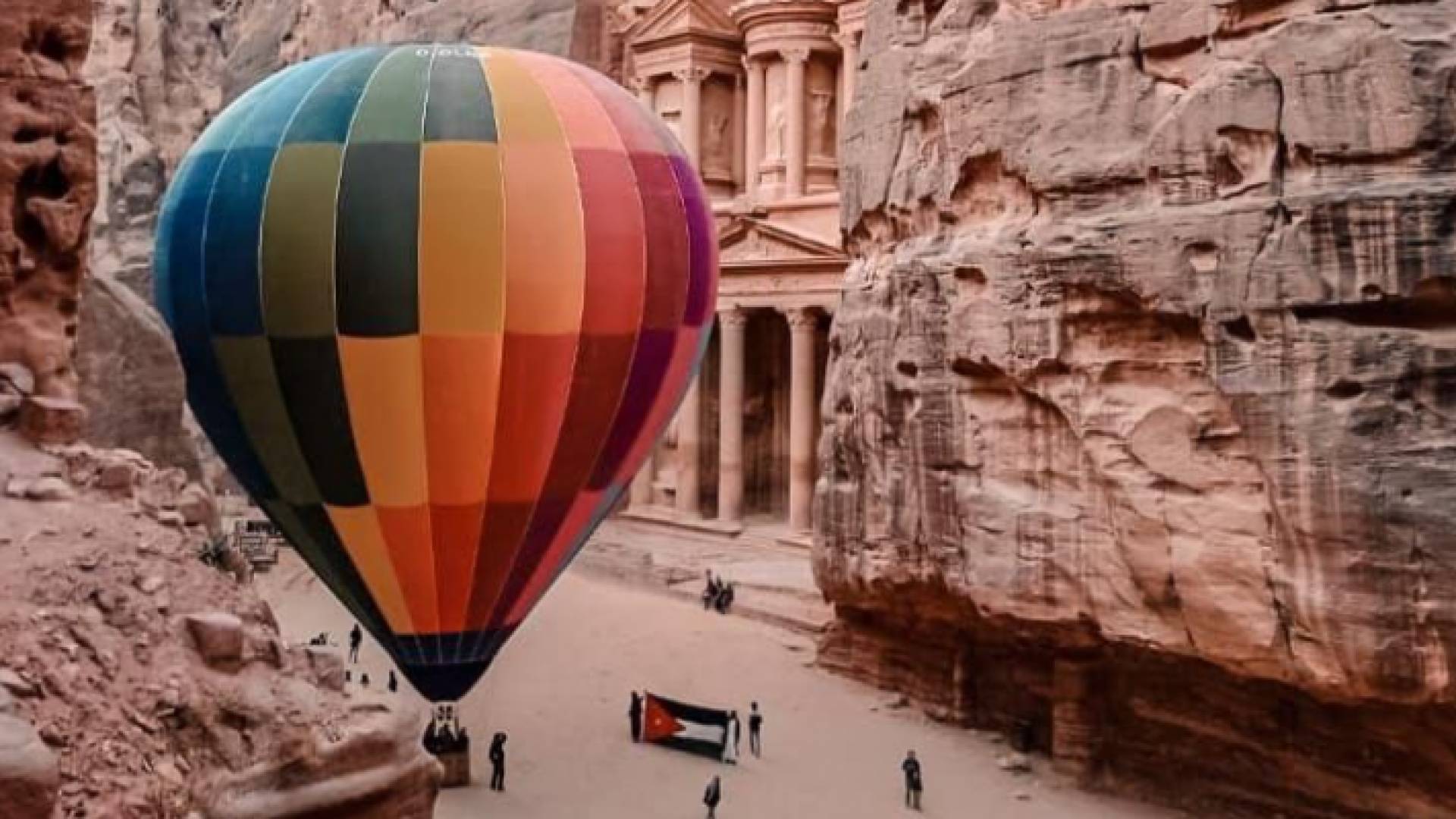 منطاد في البترا