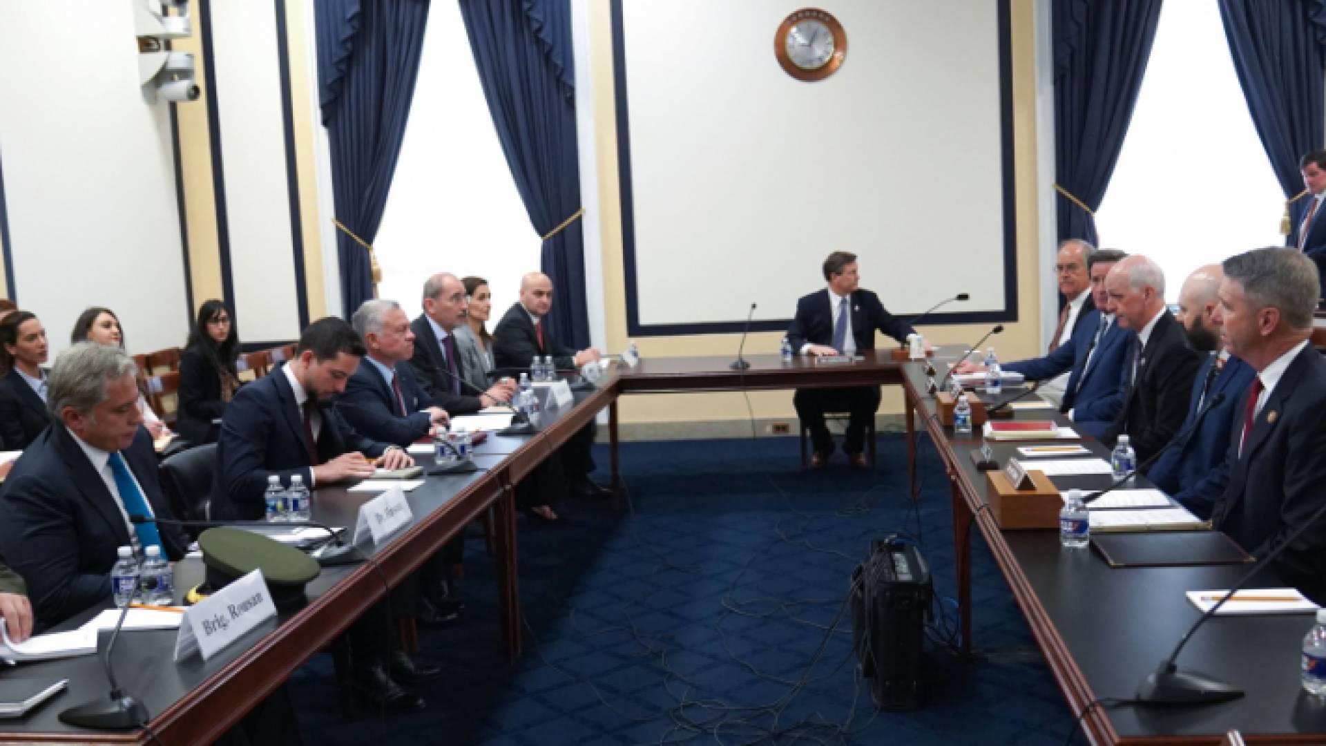 الملك يجتمع برؤساء وأعضاء لجان بمجلس النواب الأمريكي