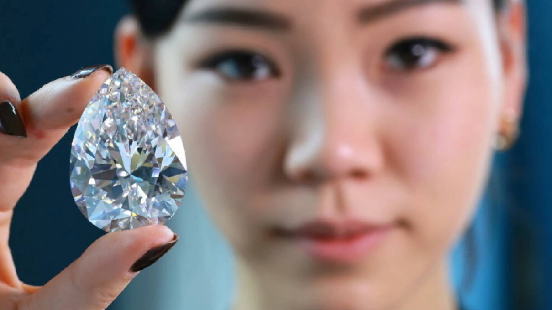 ماسة بيضاء 228.31 قيراط تسمى The Rock