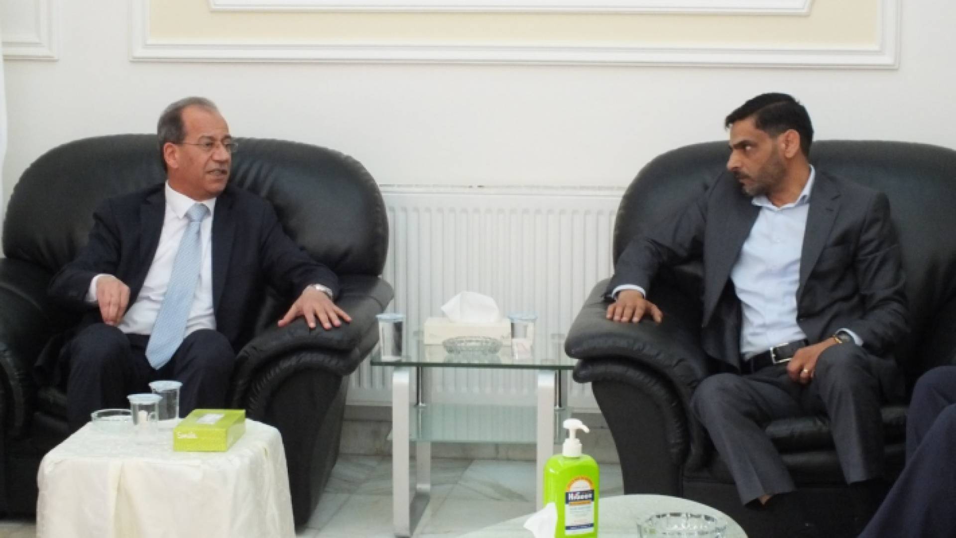 نقيب الصحفيين راكان السعايدة ووزير الدولة لشؤون الإعلام فيصل الشبول