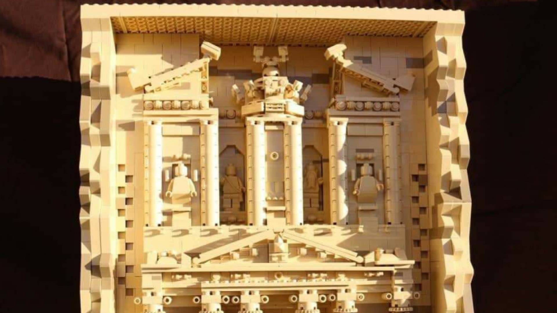 مجسم خزنة البترا على شكل ليغو