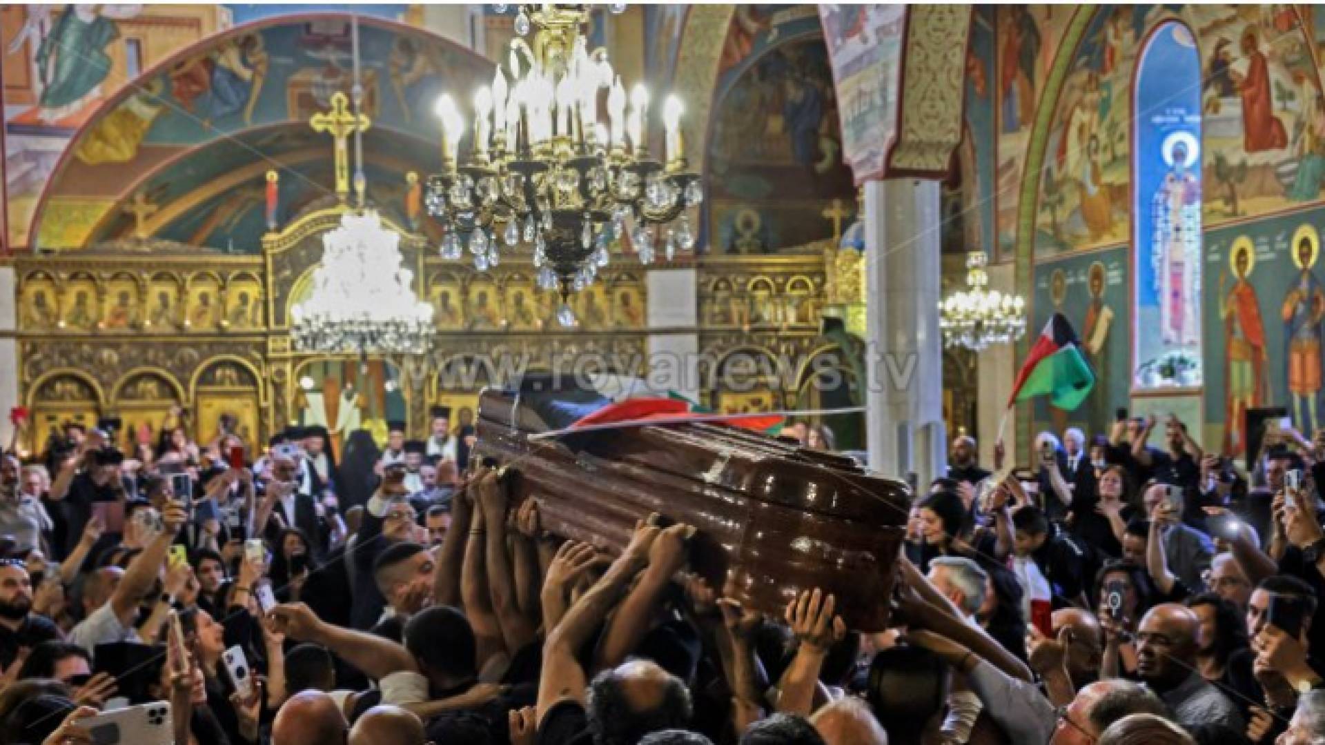 خلال تشييع الشهيدة شيرين أبو عاقلة