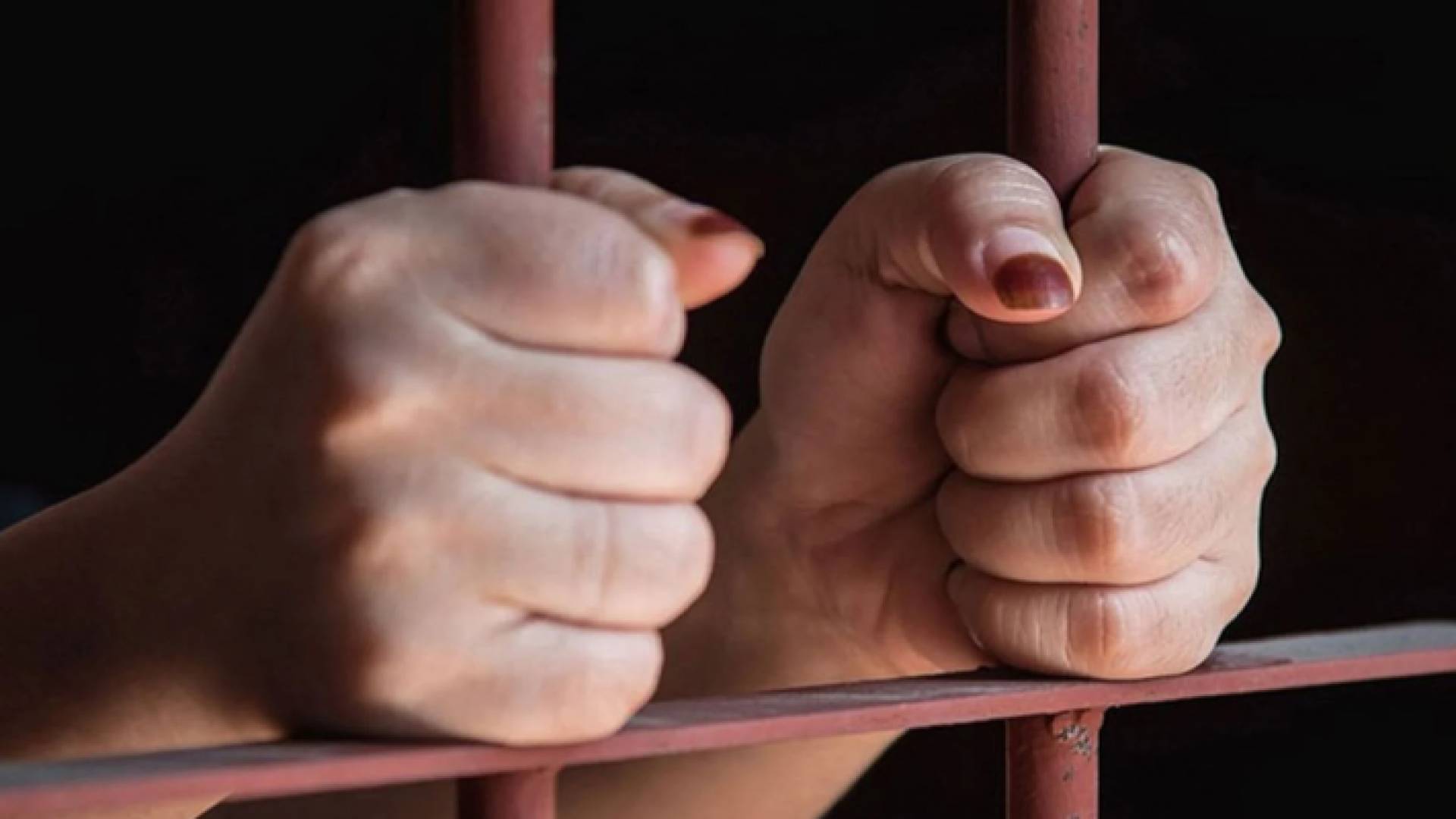 سيدة في السجن - تعبيرية