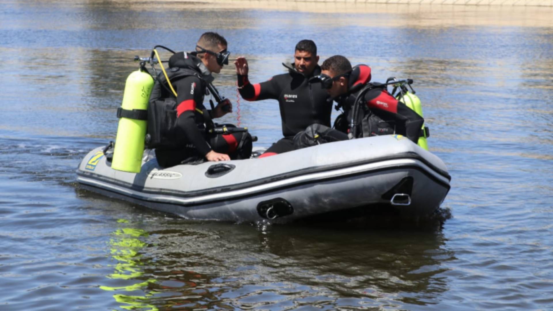 فرق الغطس في الدفاع المدني ارشيفية