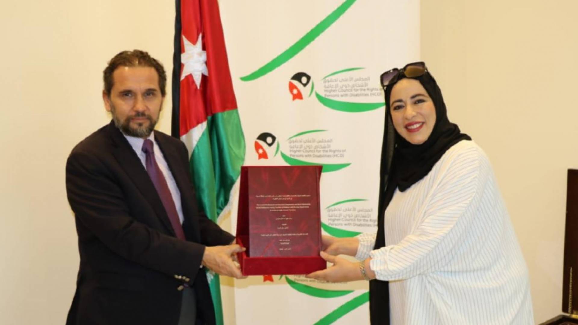 الأمير مرعد بن رعد يكرم الدكتورة اسلام الجدوع