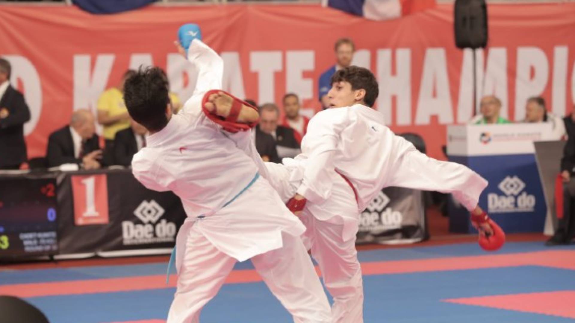 نزال لاعب المنتخب الوطني للكراتيه محمد الجعفري مع المصنف الأول على العالم وبطل العالم المصري يوسف بدوي