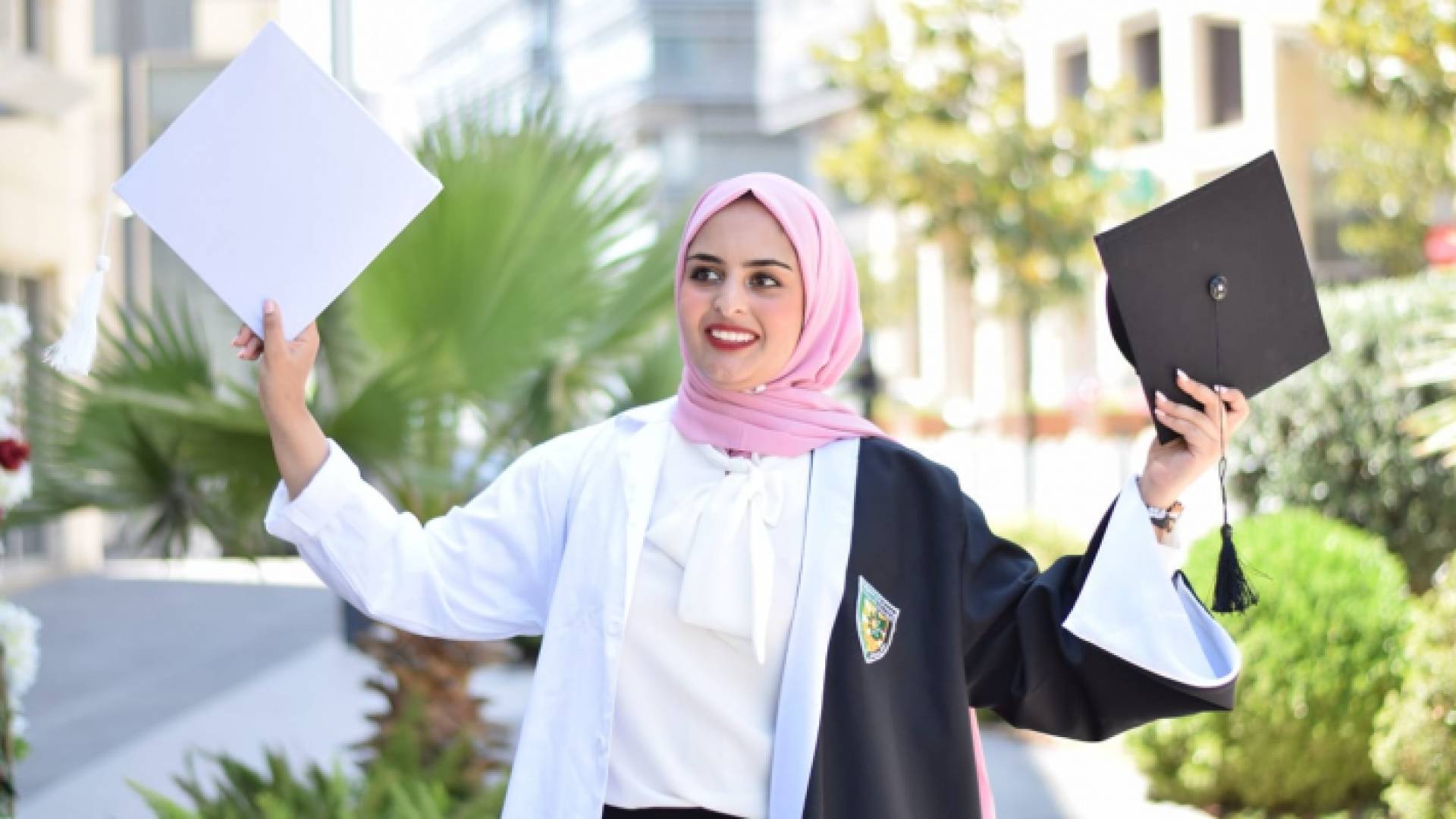 المرحومة منال الأزايدة