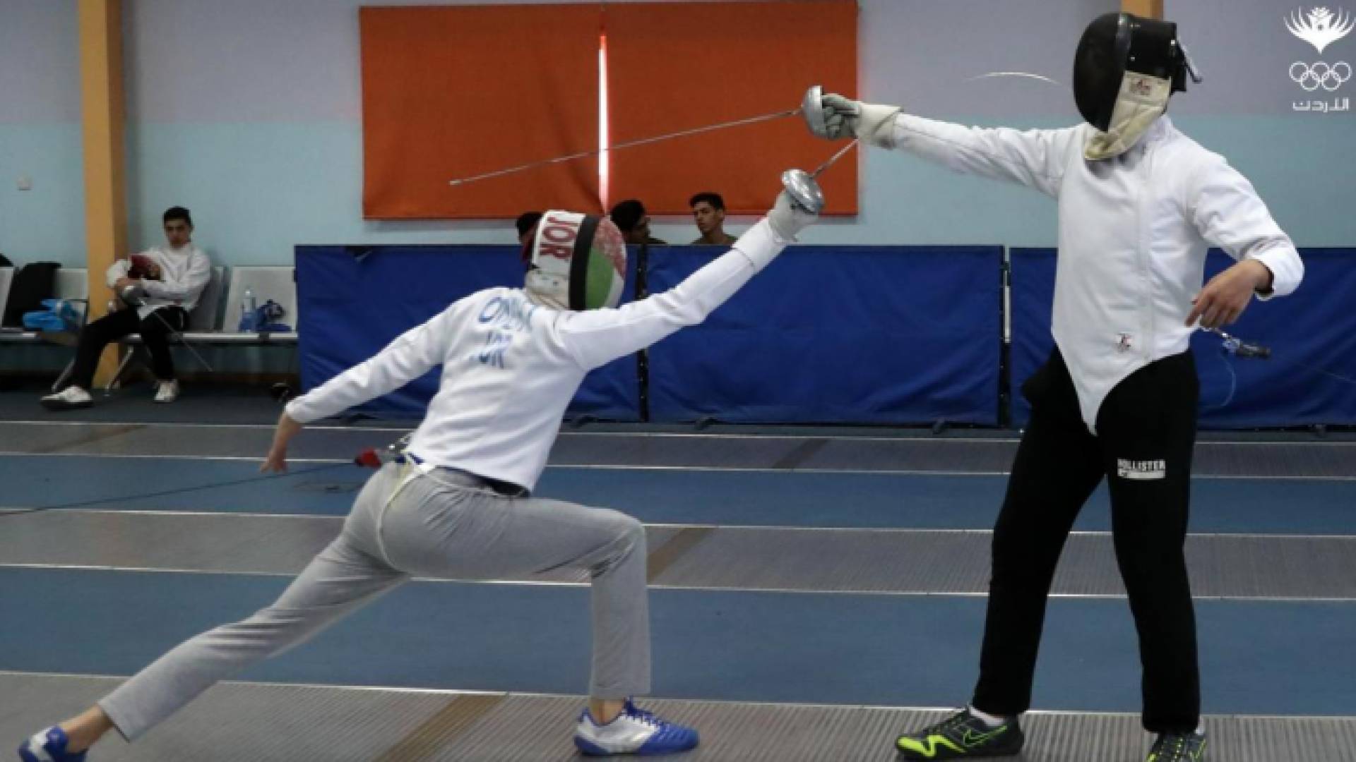 مباراة سابقة لإحدى لاعبات المنتخب الوطني للمبارزة في بطولة البحر المتوسط