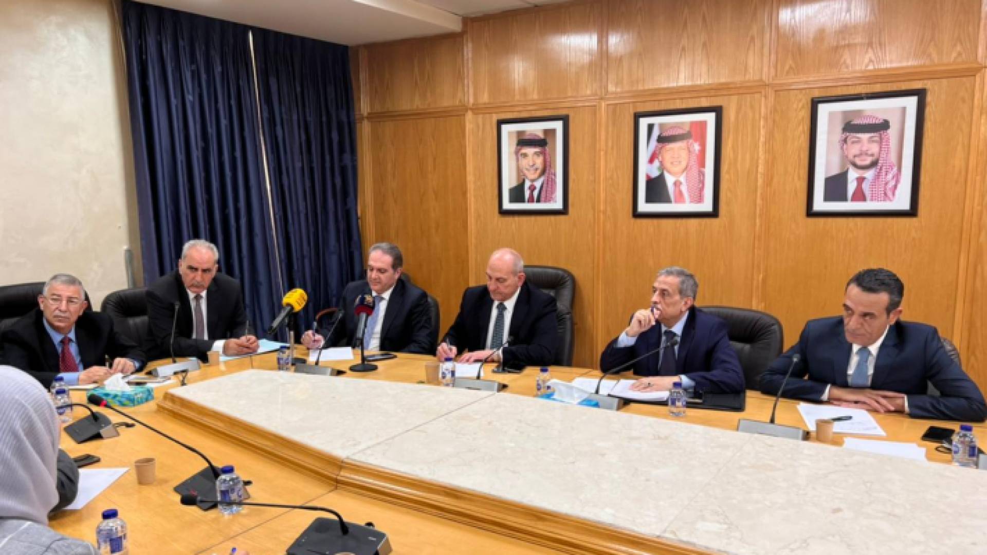 خلال الاجتماع