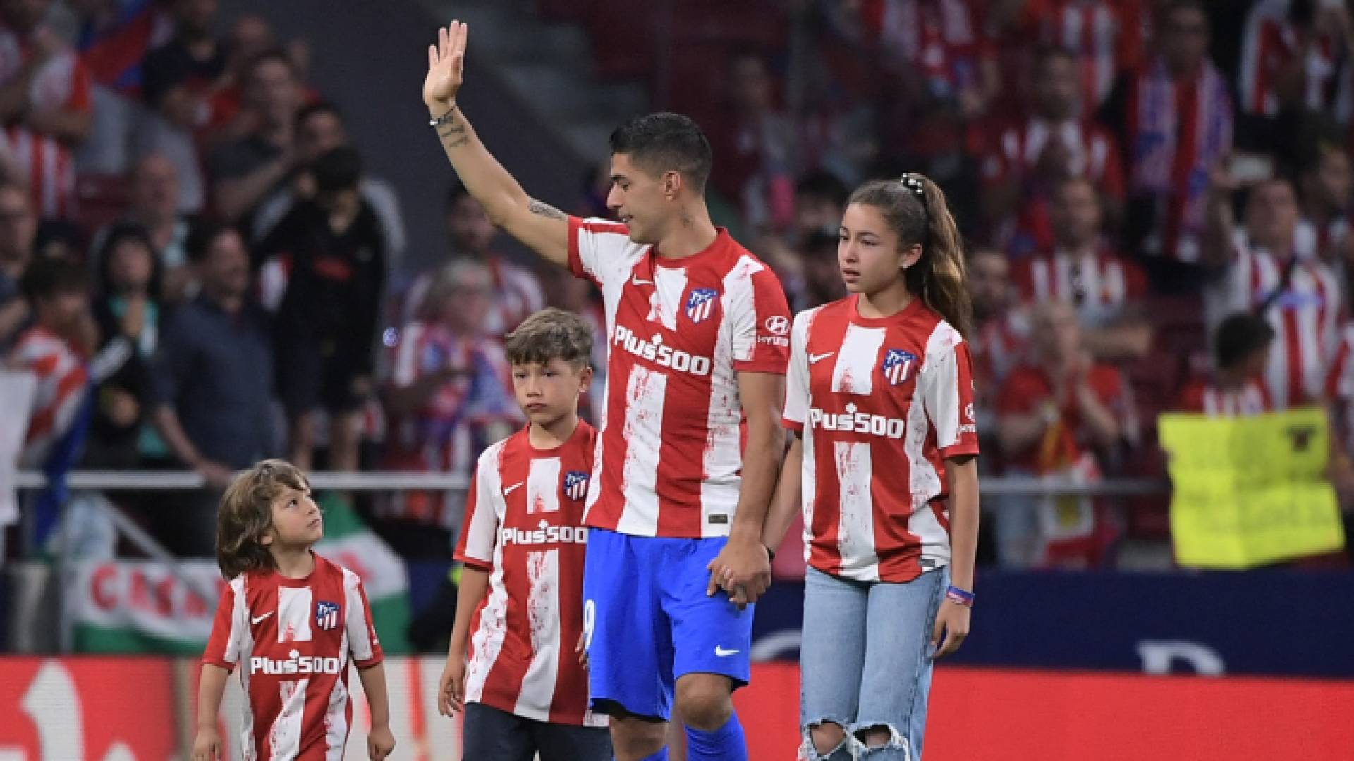 لويس سواريز يودع جماهير أتلتيكو مدريد