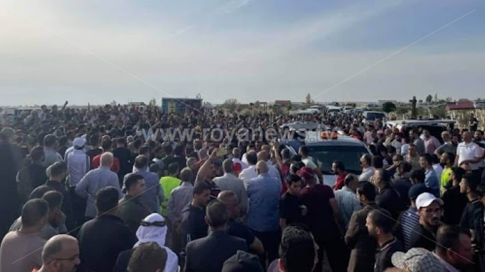 الجماهير الأردنية تشيع جثمان كبير مشجعي نادي الوحدات سعيد الصيرفي الملقب بـ"أبو سعدو"