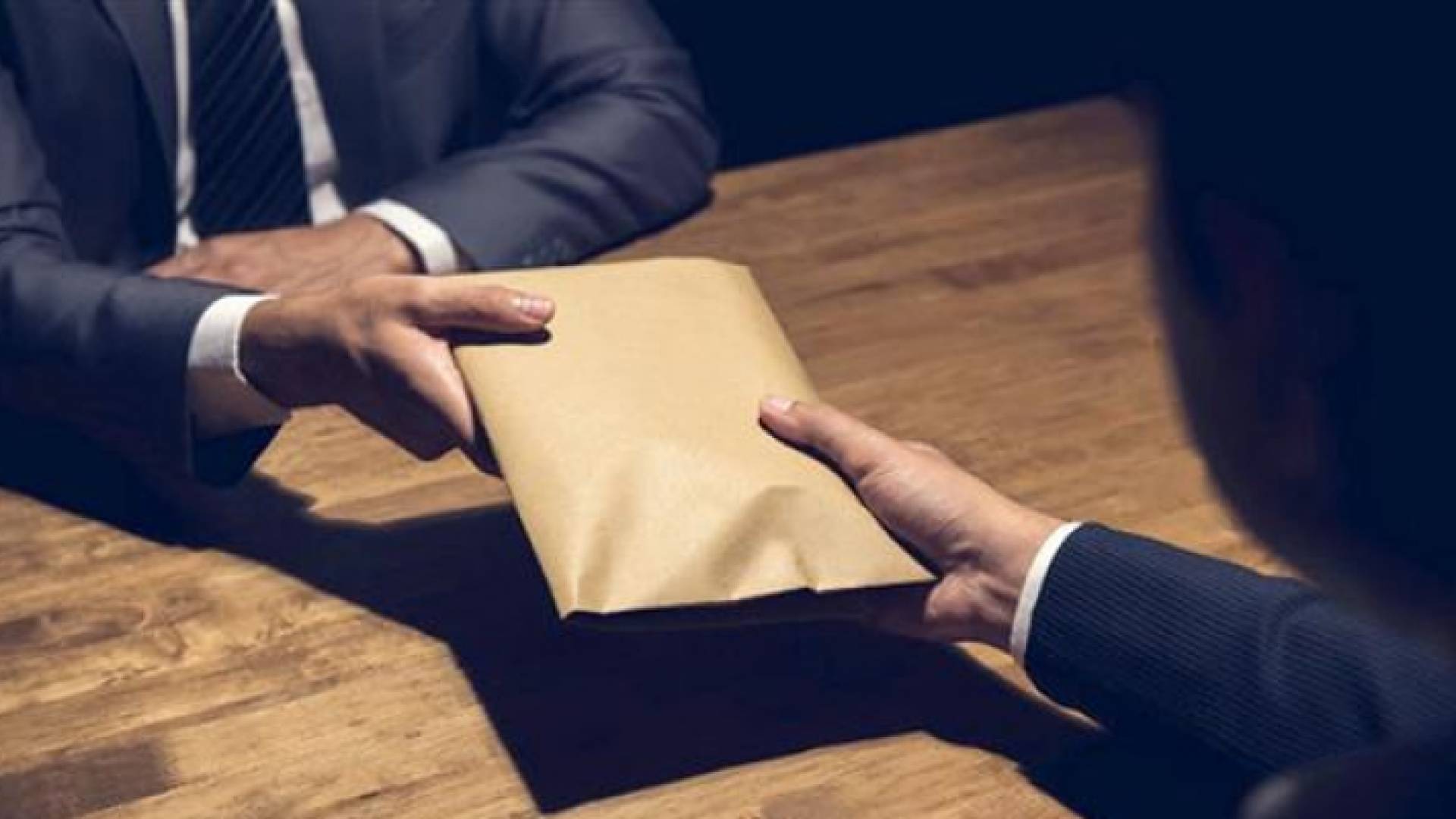 رشوة - تعبيرية