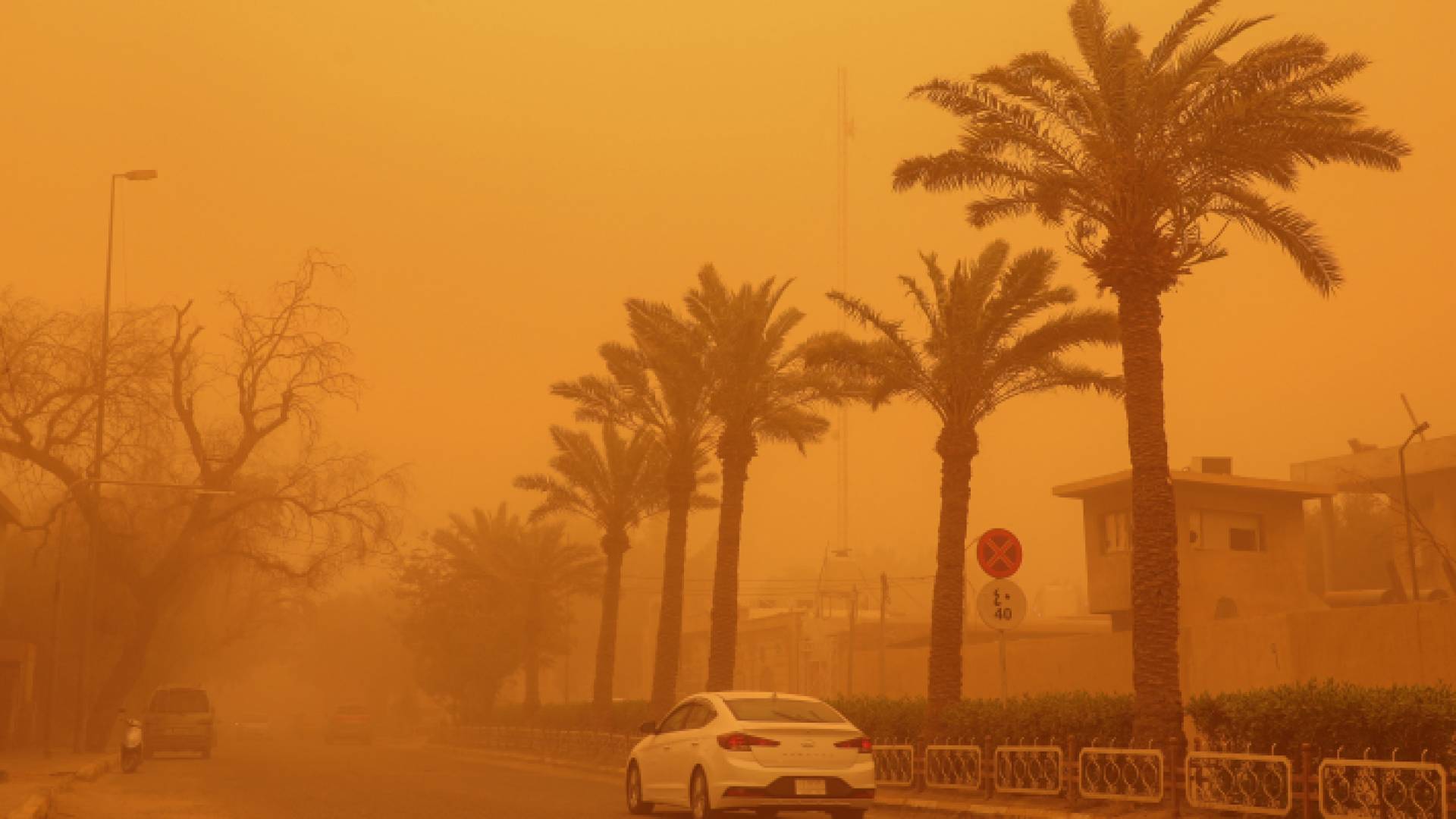 بغداد غارقة بالعاصفة الترابية