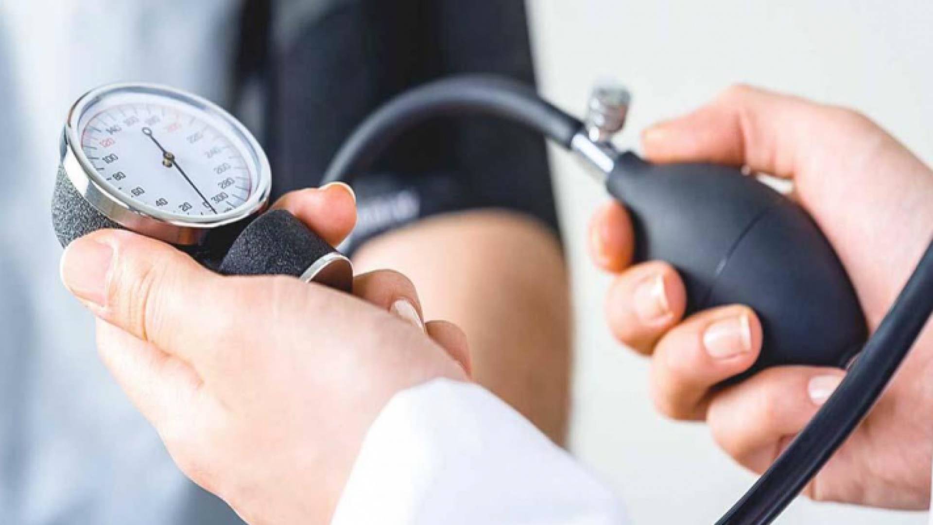 قياس ضغط الدم