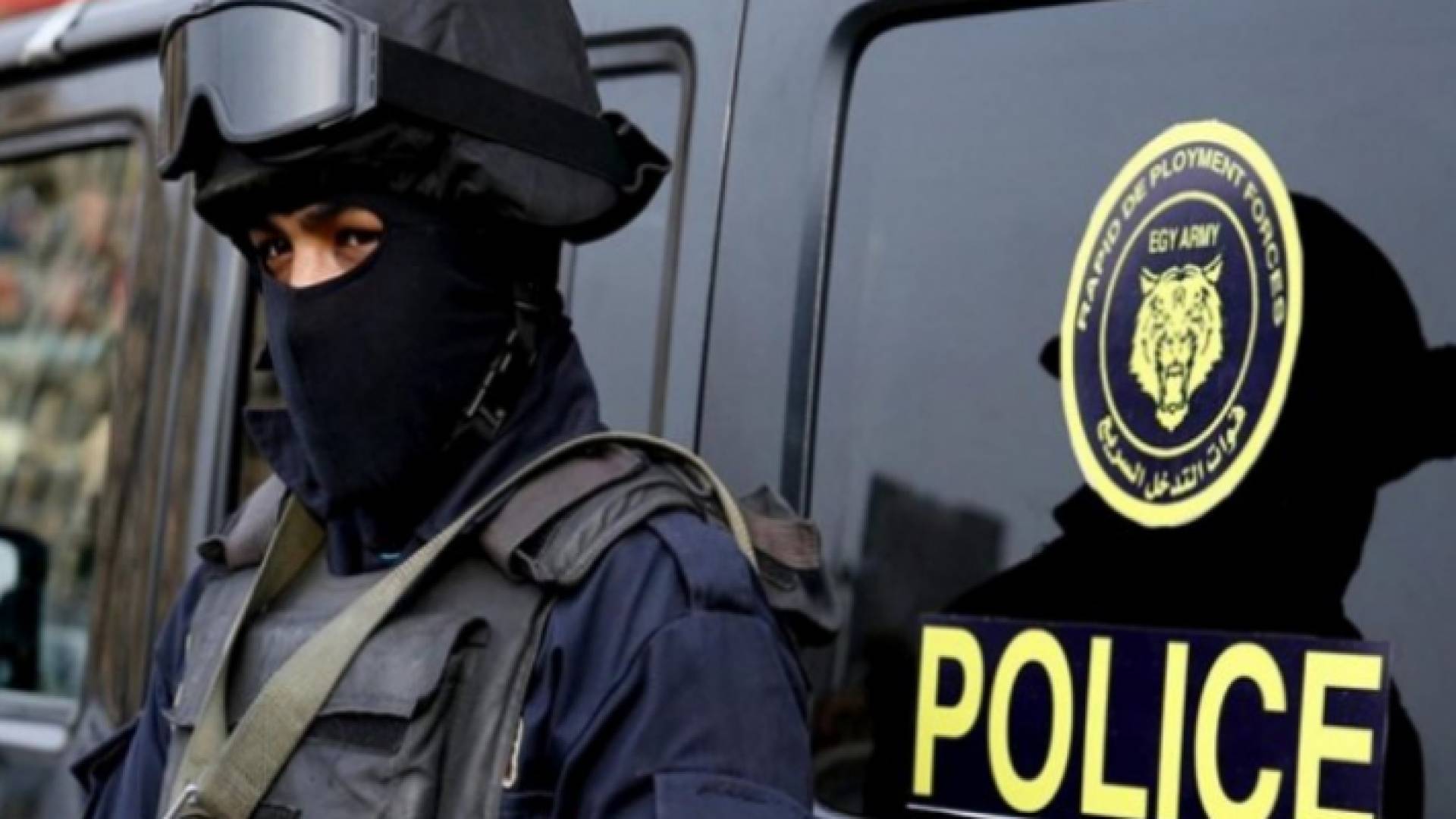 أحد عناصر الأمن المصري