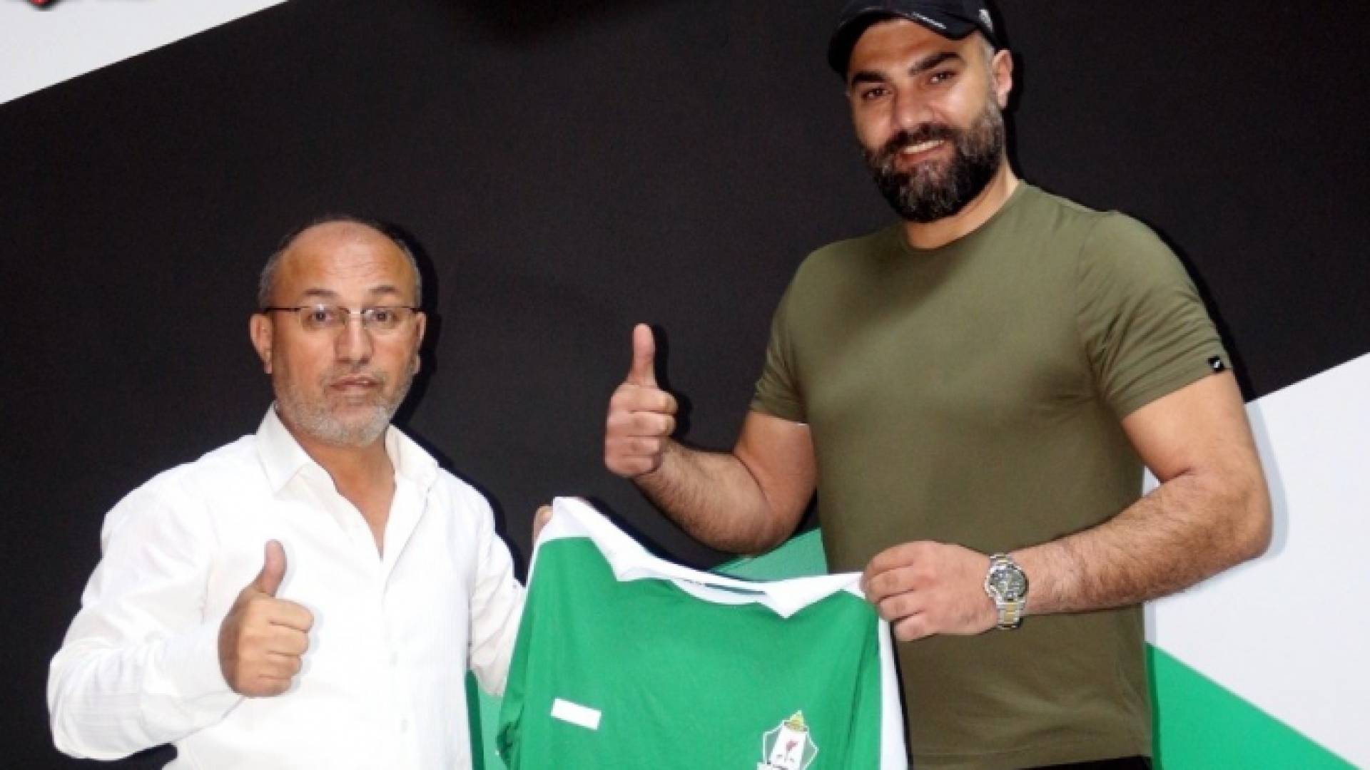 نجم كرة الطائرة المحلية يوسف خشان