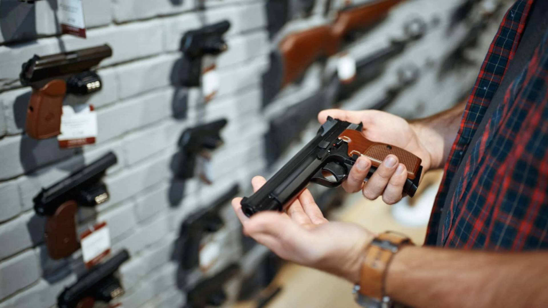 أسلحة أمريكية الصنع