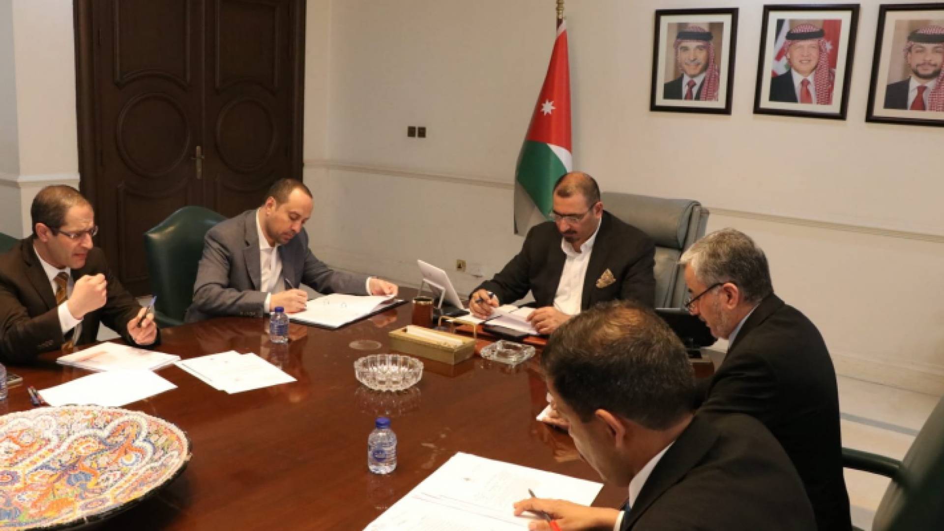 الفريق المكلف بمراجعة الاستيضاحات الموثقة لدى ديوان المحاسبة