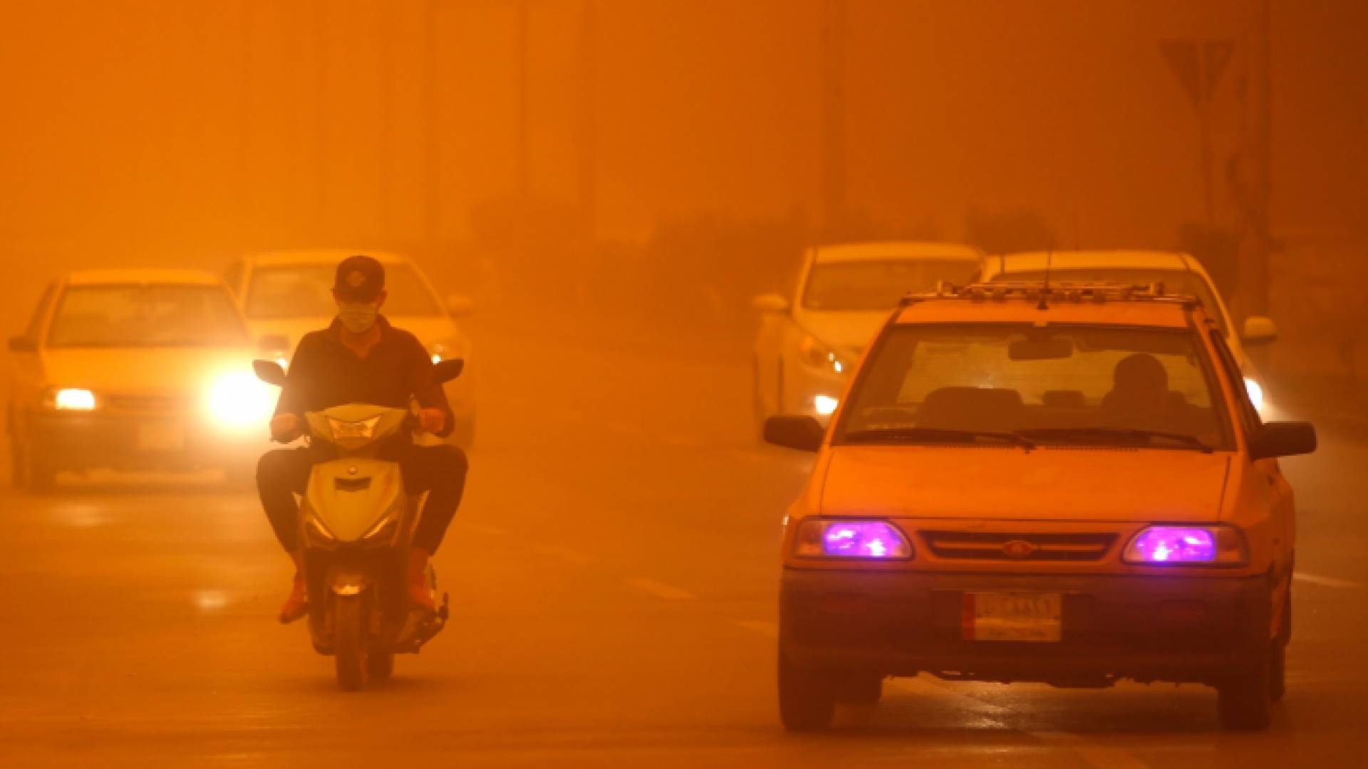 من العاصفة الترابية