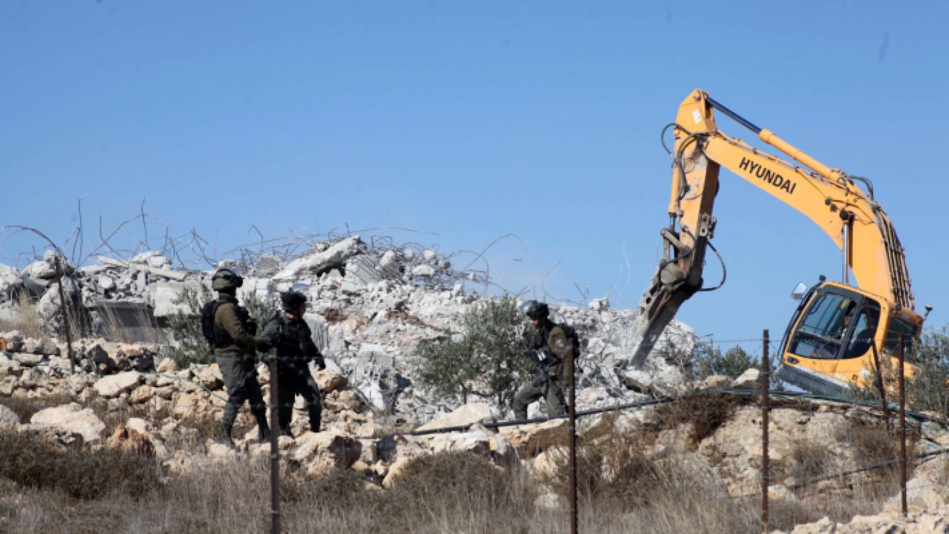الاحتلال يهدم منزلا لفلسطيني - أرشيفية