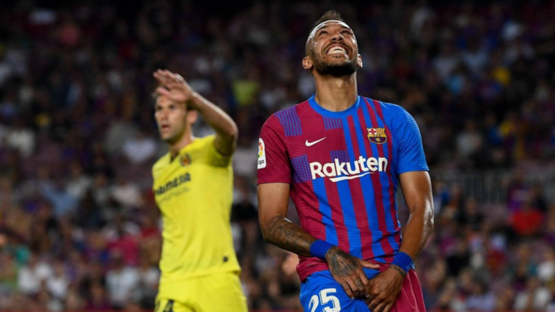 لاعب من برشلونة بعد الهزيمة