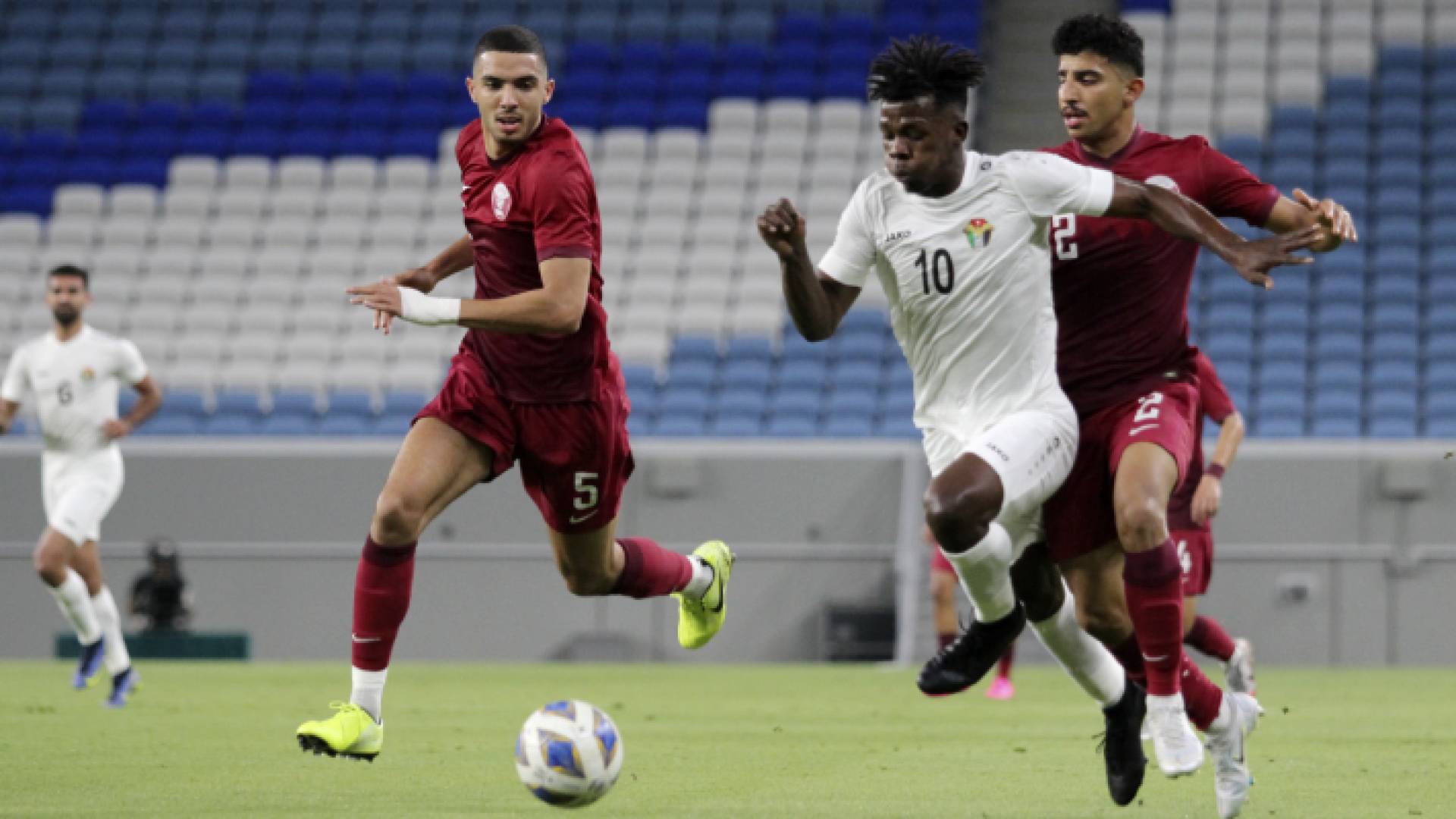 من المباراة الودية التي جمعت المنتخب الوطني ت 23 مع نظيره القطري وانتهت بالتعادل 1-1