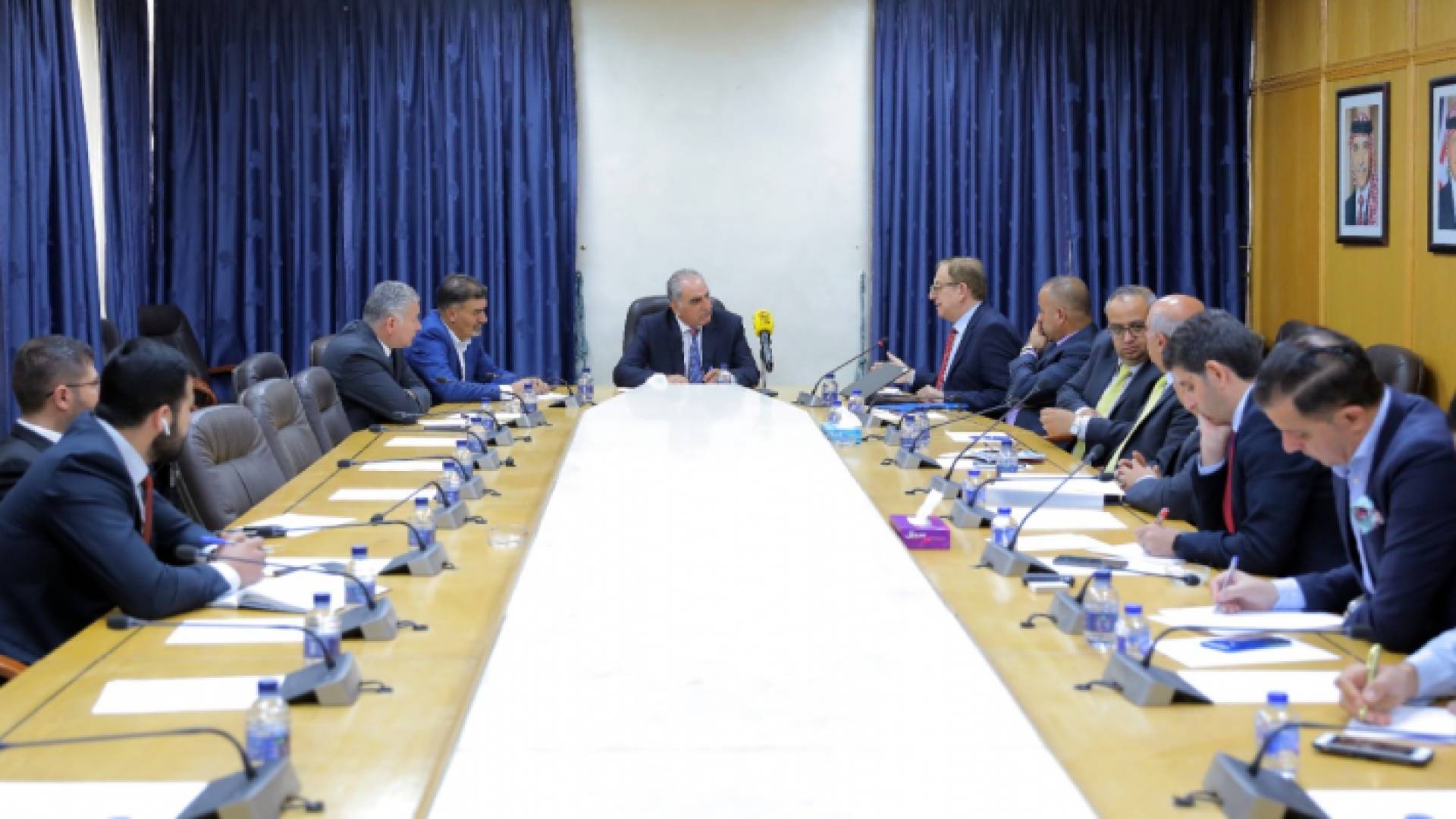 لجنة السياحة والآثار والخدمات العامة النيابية تناقش خطط واستراتيجيات هيئة الطيران المدني