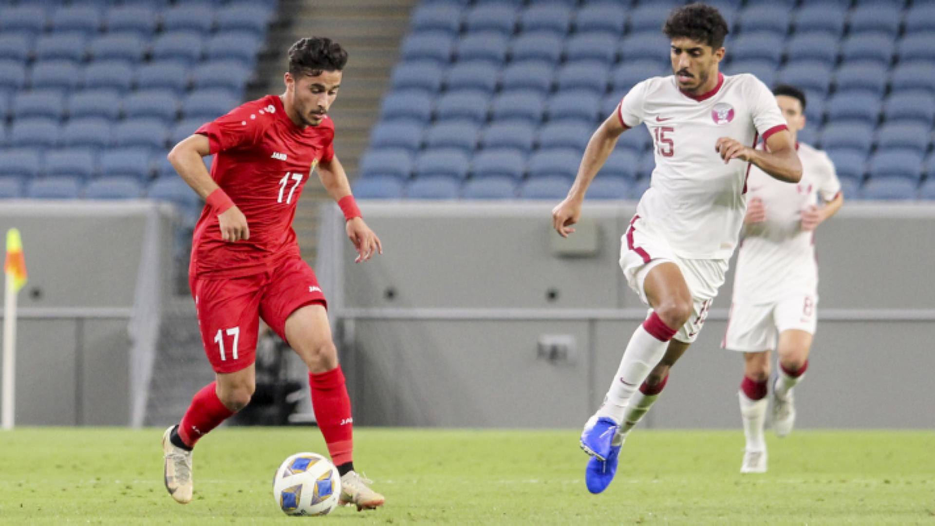 صورة من المباراة الودية التي جمعت المنتخب الوطني ت 23 عاما مع نظيره القطري وانتهت بفوز الأول 3-2