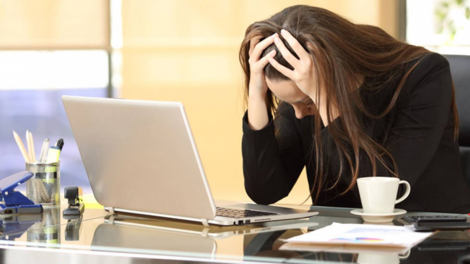 سيدة تعاني من الإرهاق