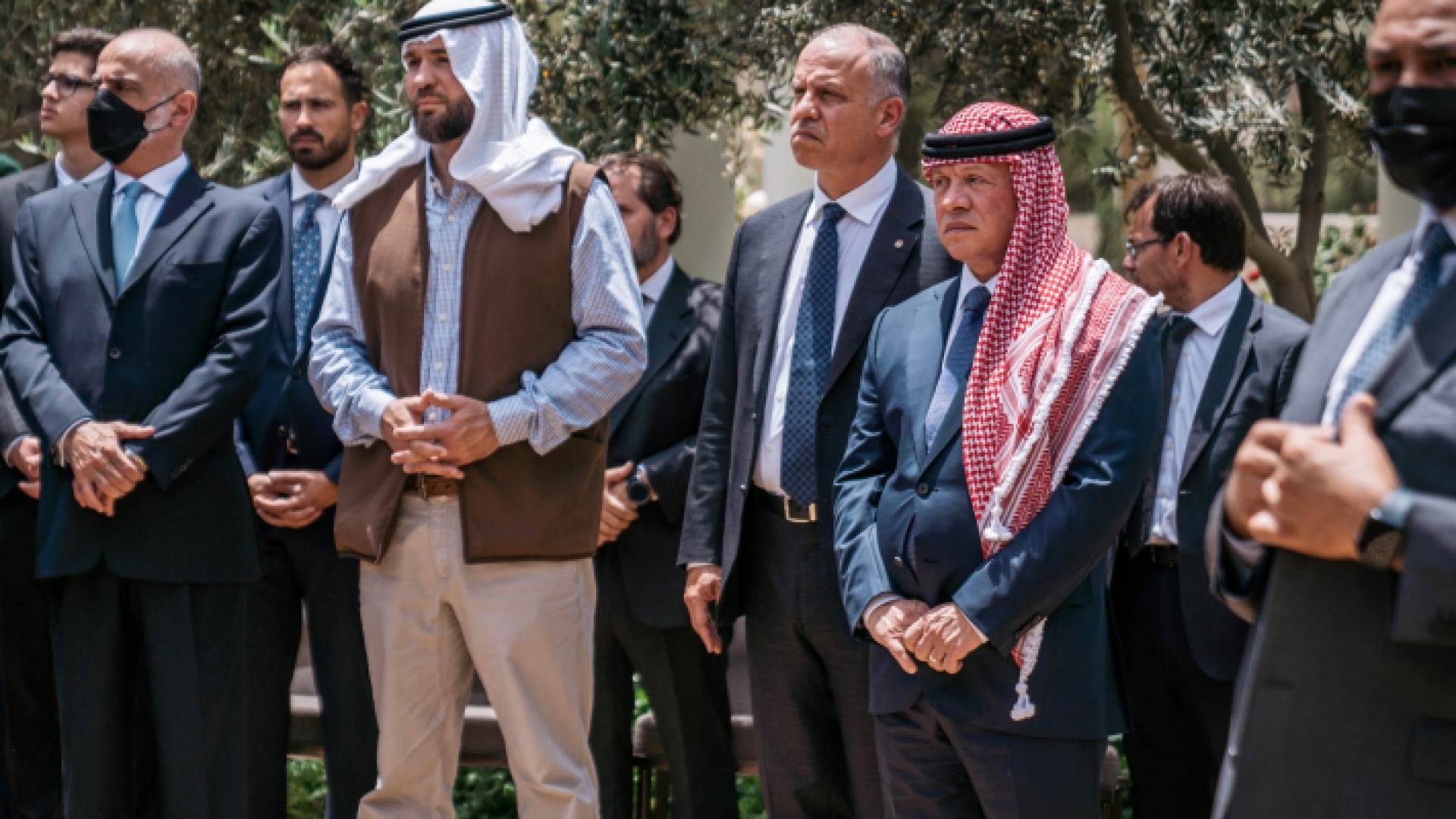 جلالة الملك ولي العهد،يشاركان في تشييع جثمان والد جلالة الملكة رانيا العبدالله