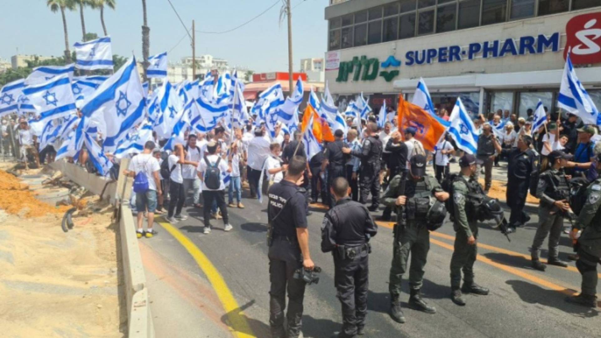 جانب من المسيرة