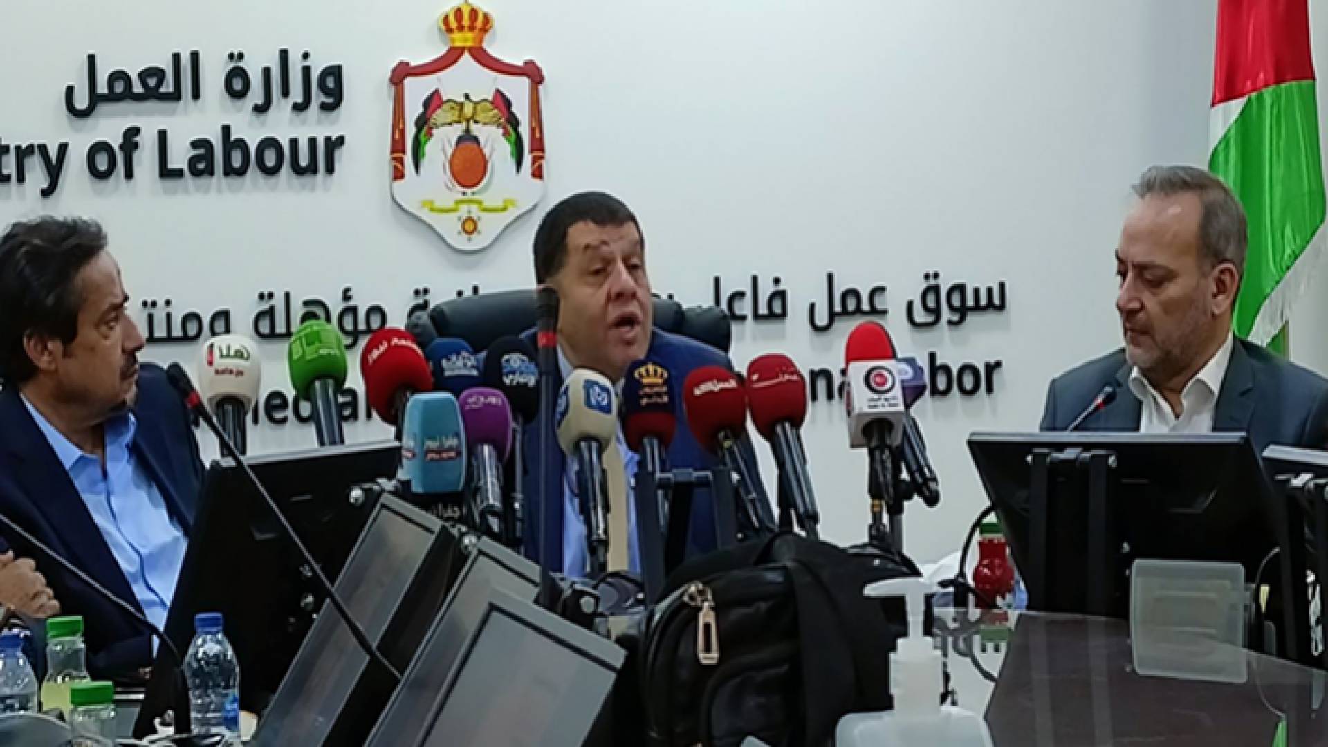 وزير العمل خلال المؤتمر