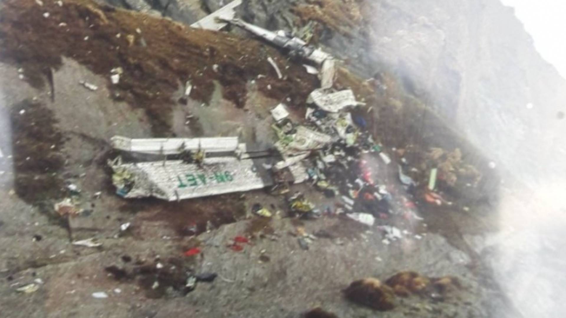 الصورة من حطام الطائرة