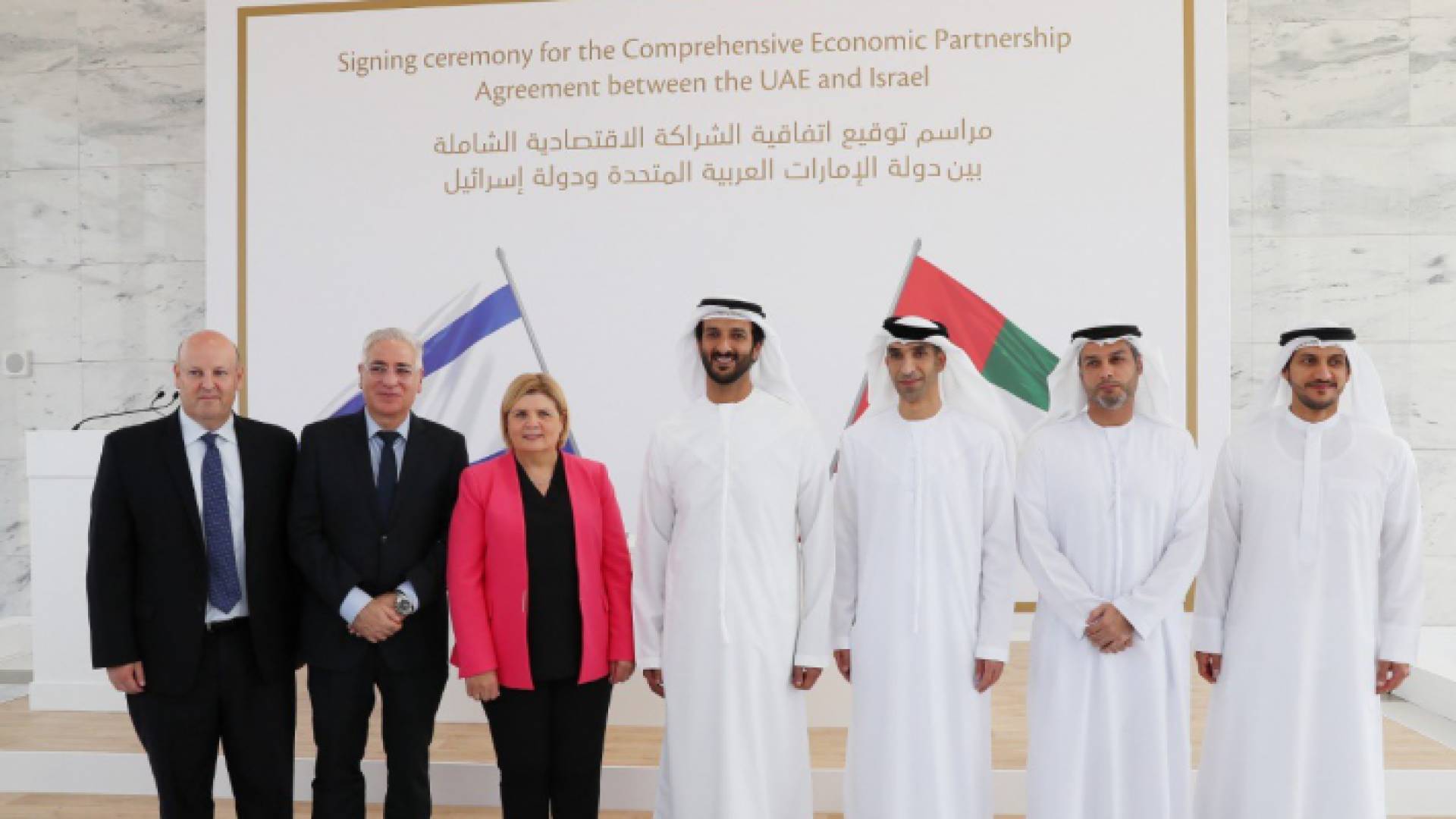 جانب من توقيع الاتفاقية