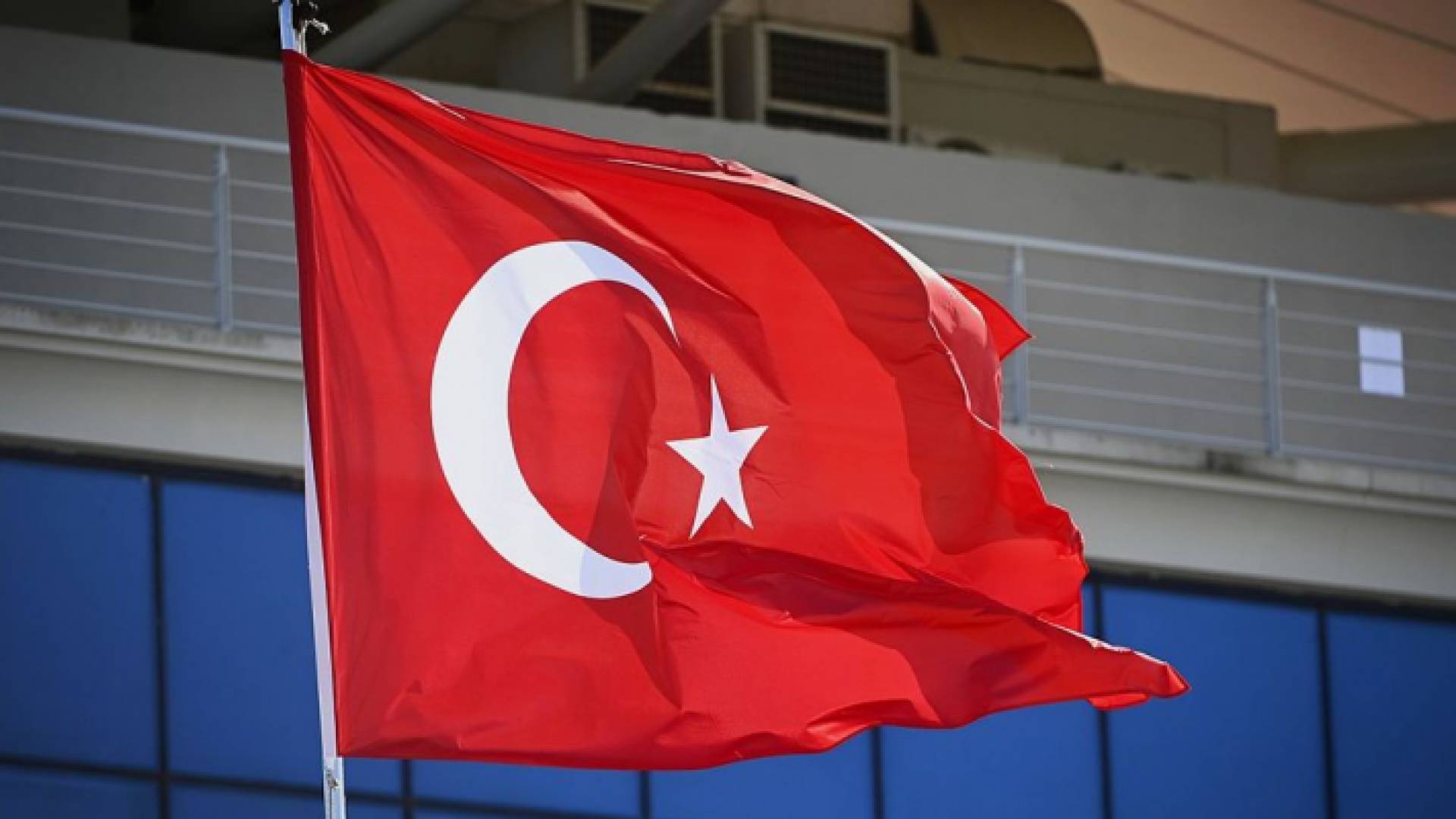 العلم التركي