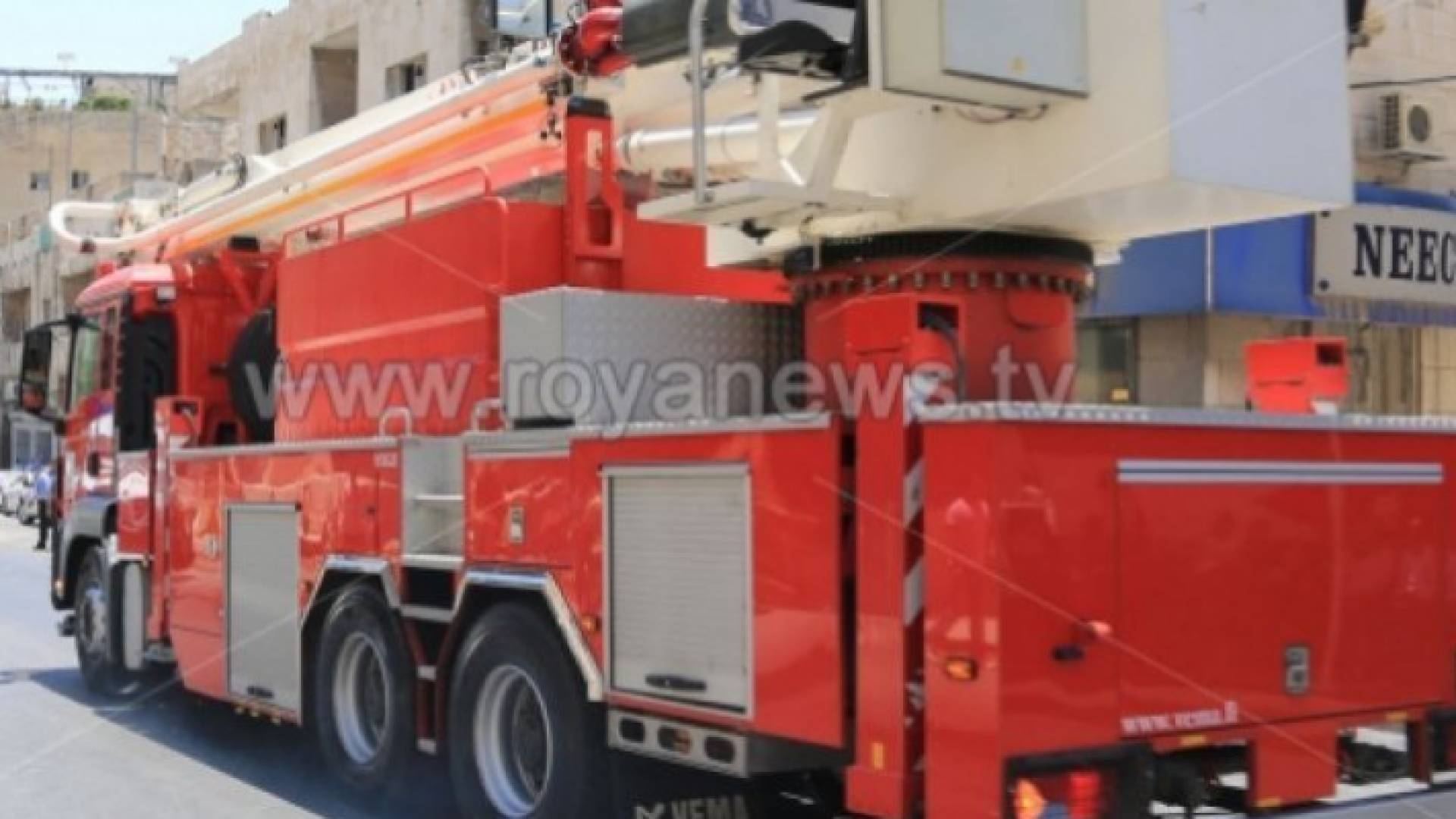 مركبة تابعة للدفاع المدني