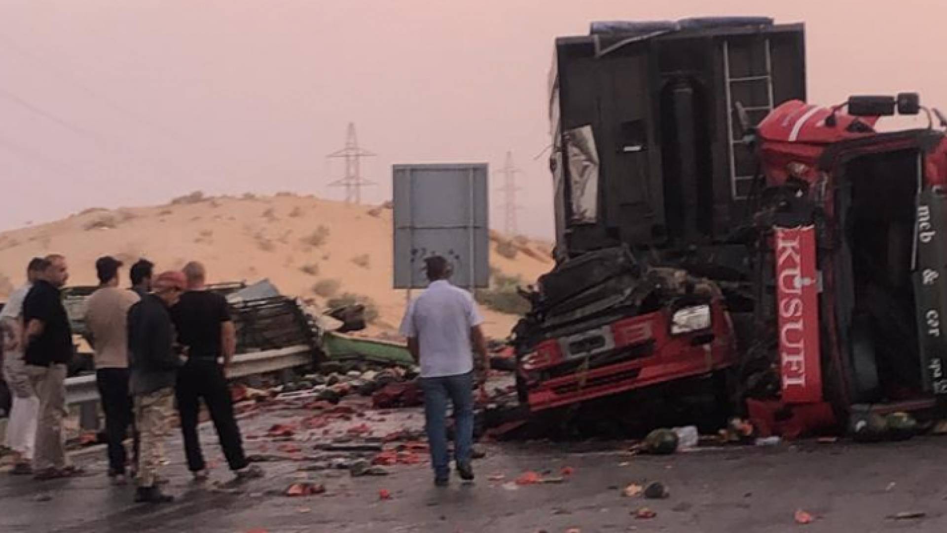 اصابتان بحادث تدهور شاحنتين و"ديانة بطيخ" في نزول النقب