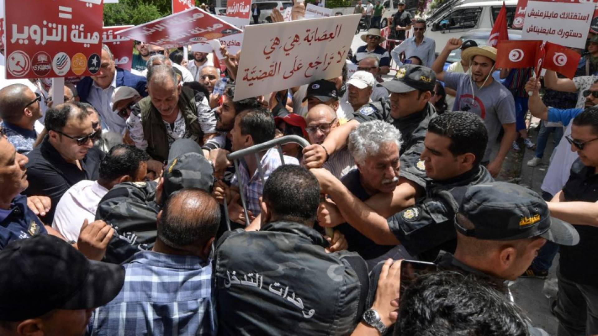 صدامات في تونس بين الشرطة ومحتجين