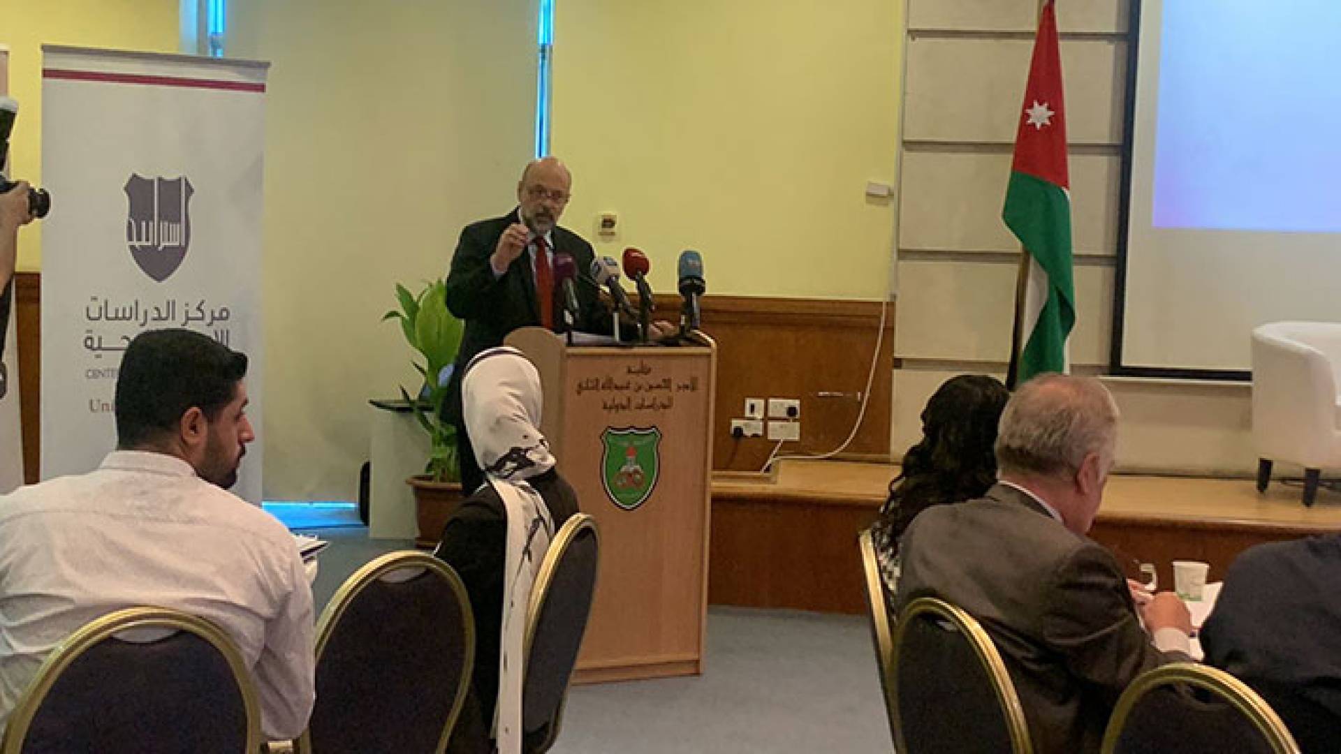 الرزاز في ندوة بعنوان الشباب والاستقلال والنهضة